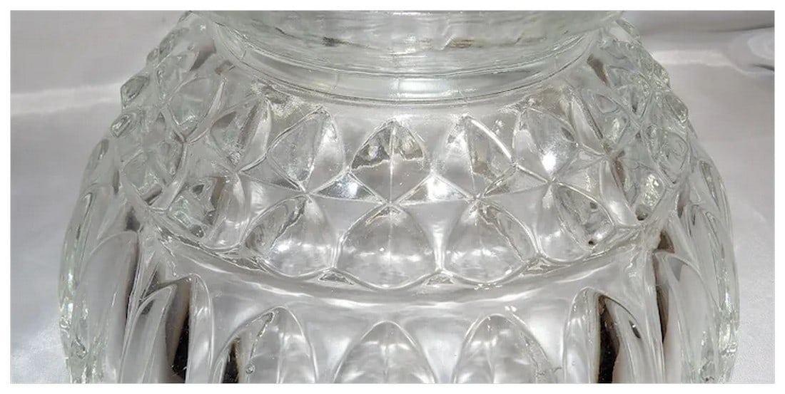 Vintage Indiana Glass 'Lotus Blossom' Bowl: Scalloped Edge, Diamond Detail - 7