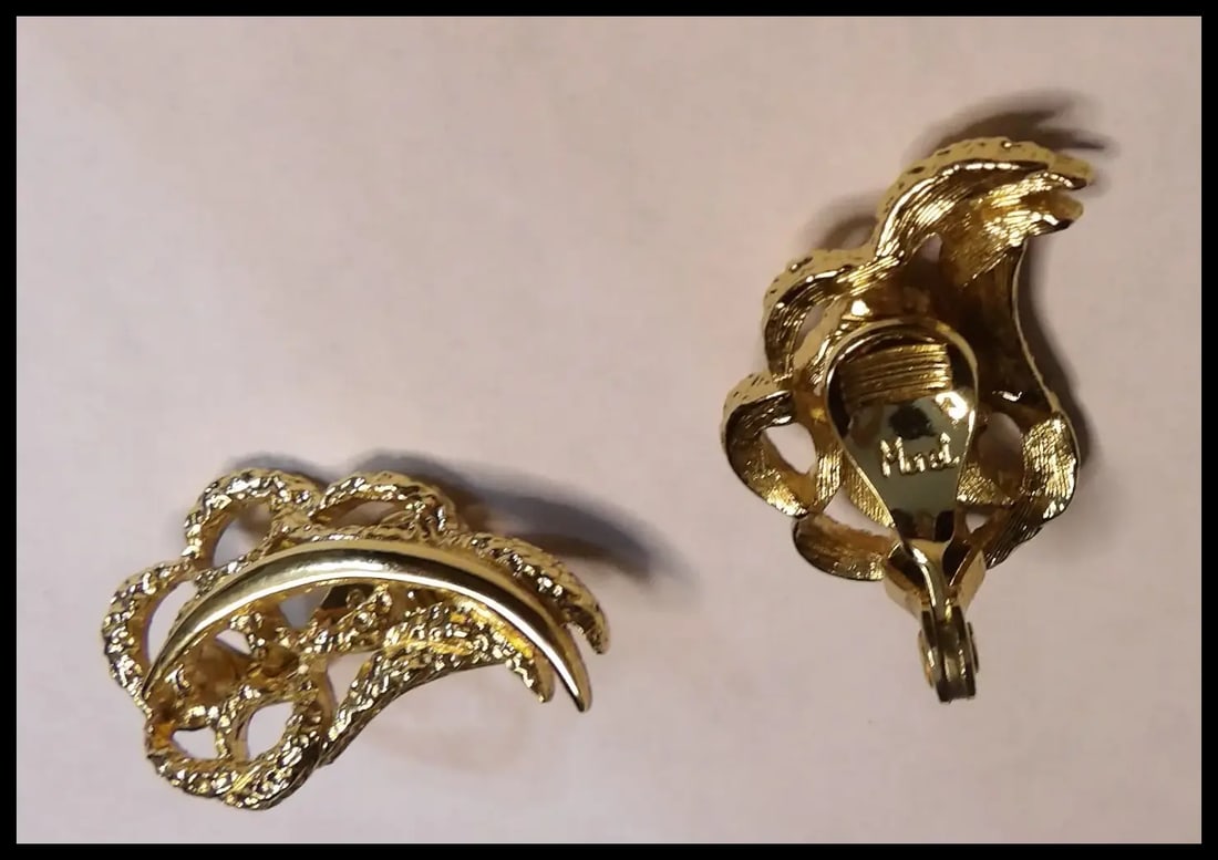 Monet Gold Tone Clip on Earrings Leaf Shape - 4