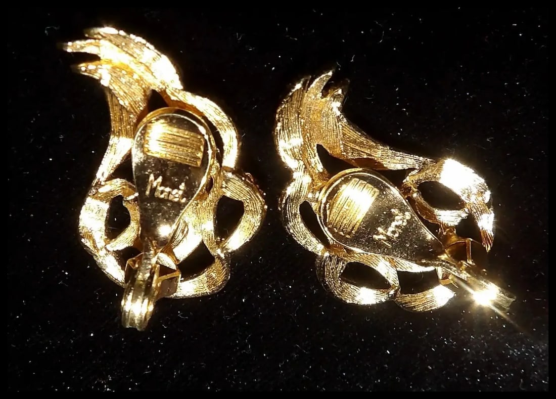 Monet Gold Tone Clip on Earrings Leaf Shape - 5