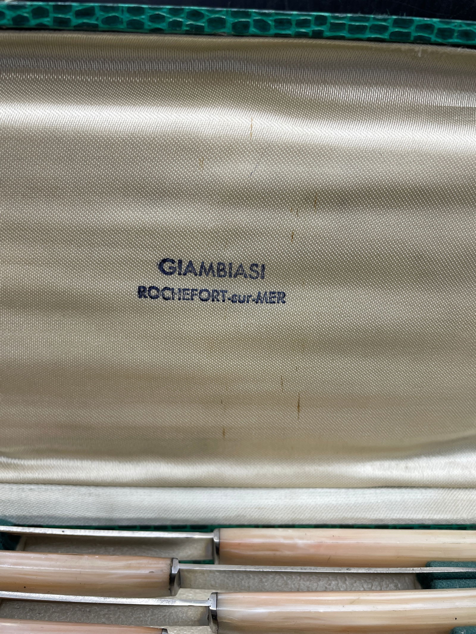 Antique French Indemanchable Knives Ivory Handles and Box - 7