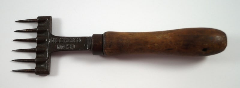 Antique Gilchrist No. 50 Cast Iron Ice Scraper Tool (1 of 3)