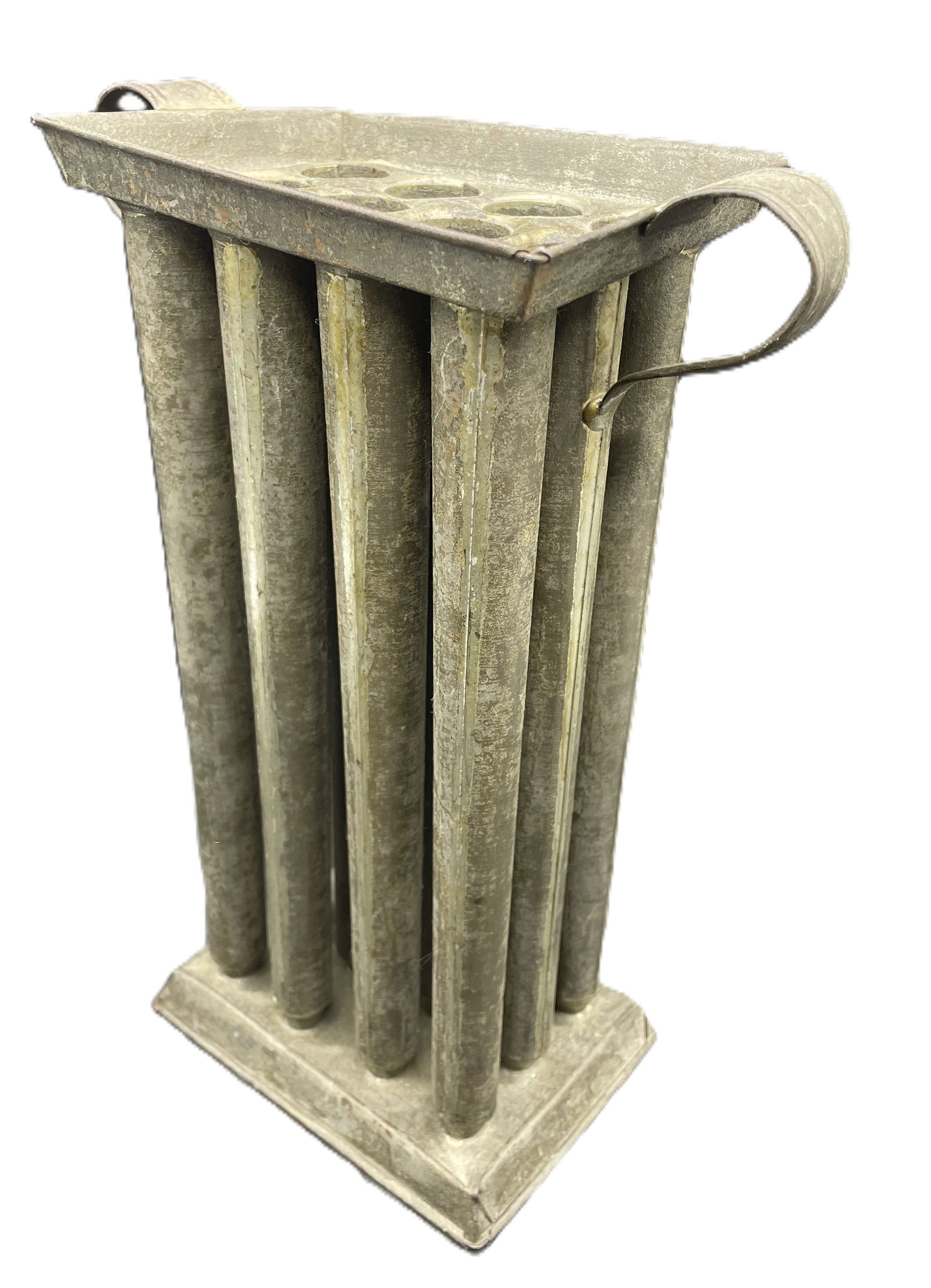 1800's Primitive Tin Metal 12 Hole Candle Mold Maker: Date/Period: approx late 1800's early 1900'sDimension: Approx. 11" tall x 8" x 4.25"Material: metalAdditional Information: 1800's Primitive Tin Metal 12 Hole Candle Mold Maker Shipping:Domestic: