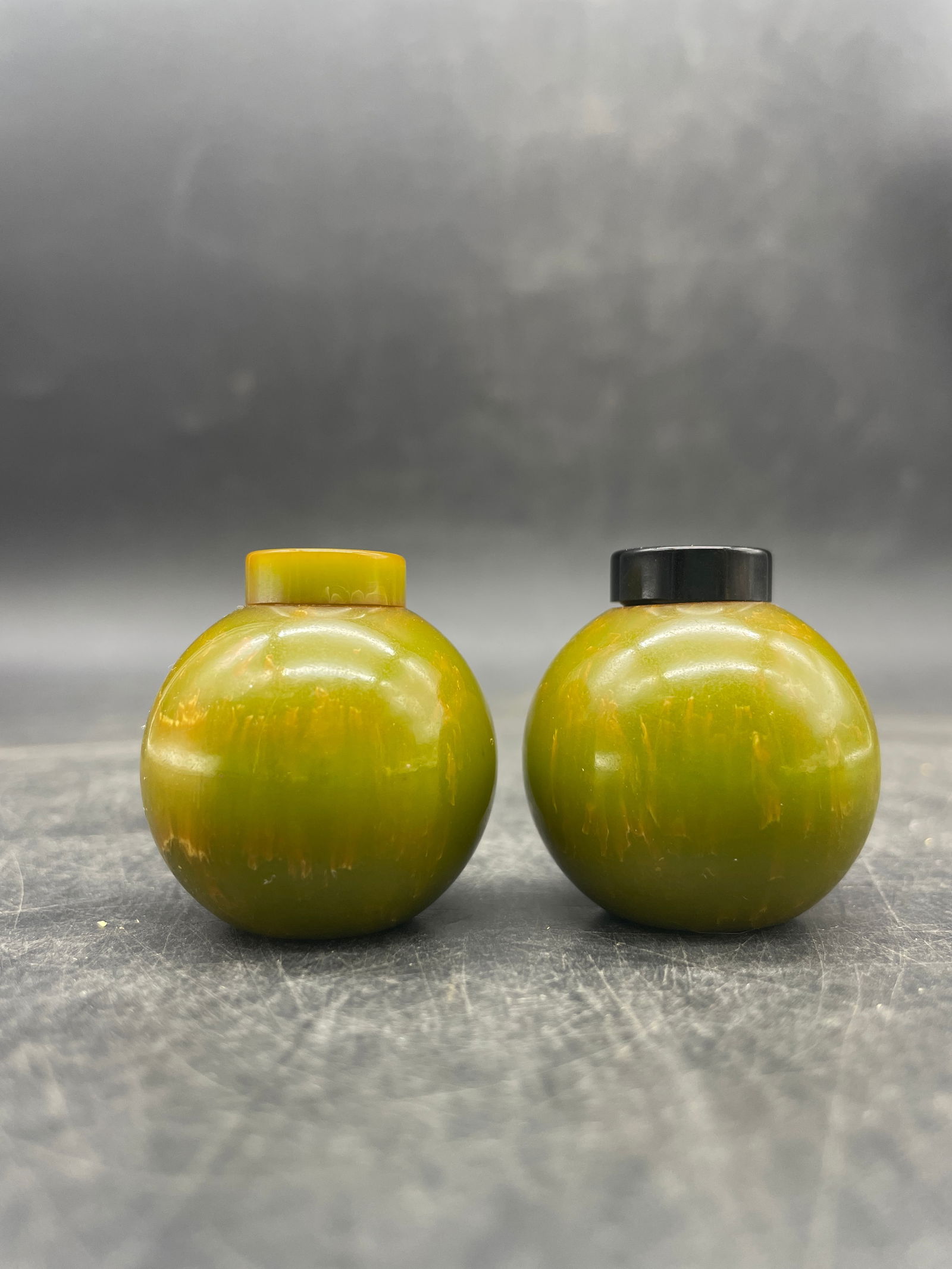 Vintage Bakelite MCM Retro Round Green Salt & Pepper Shakers Black Top - 4