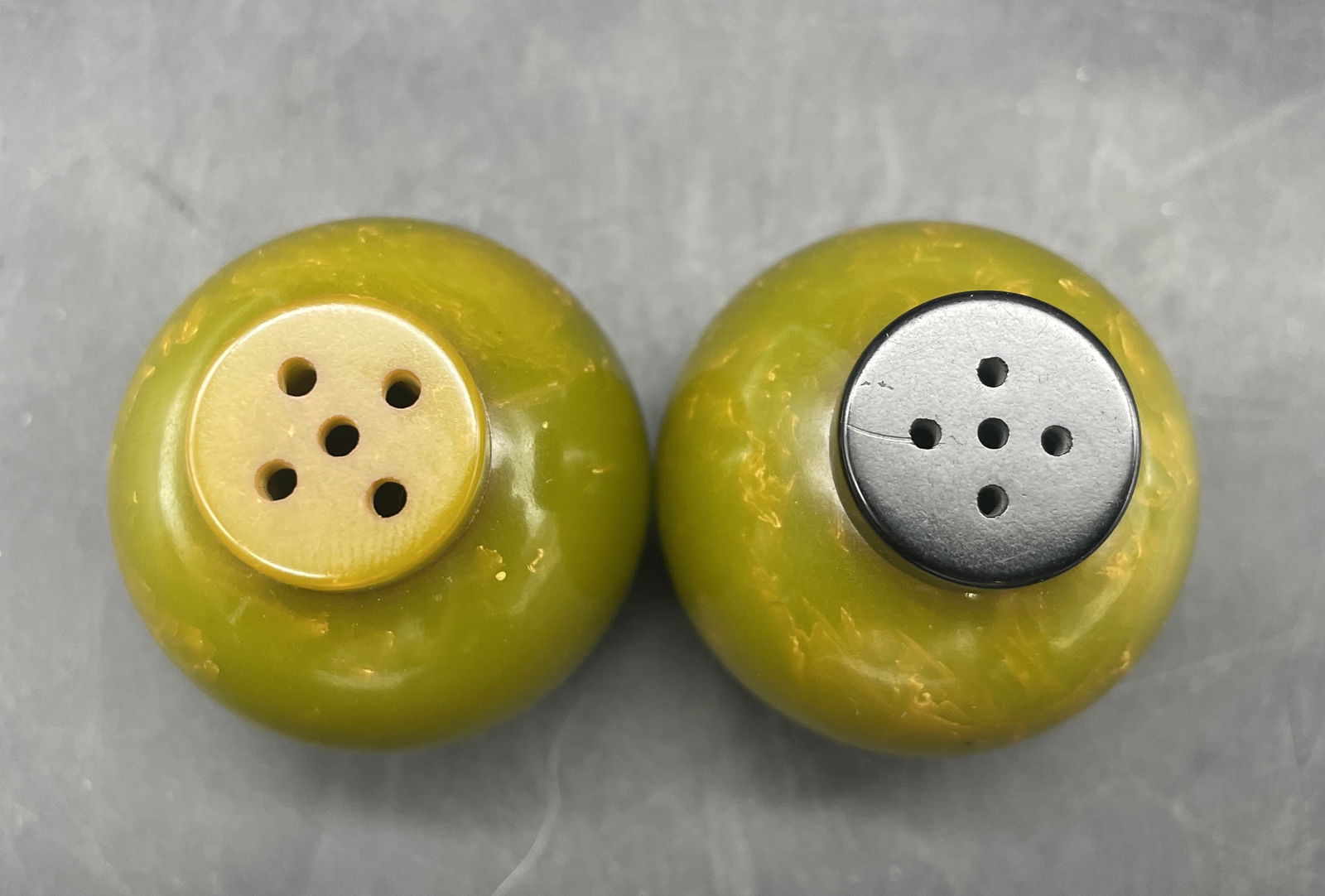Vintage Bakelite MCM Retro Round Green Salt & Pepper Shakers Black Top - 5