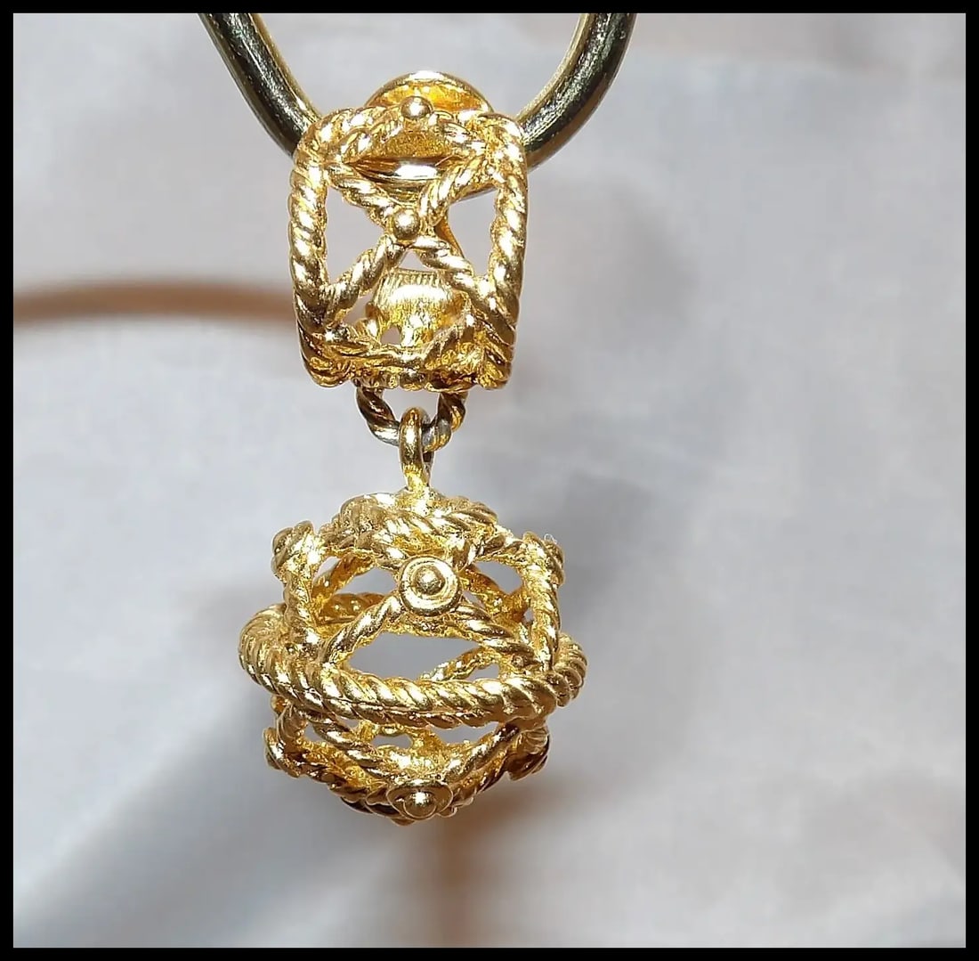 Rare Monet Gold Clip on Earrings - 3