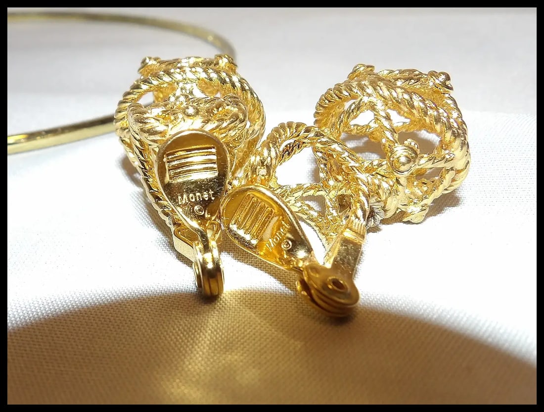 Rare Monet Gold Clip on Earrings - 5