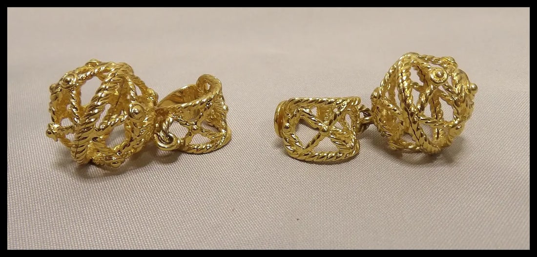 Rare Monet Gold Clip on Earrings - 7