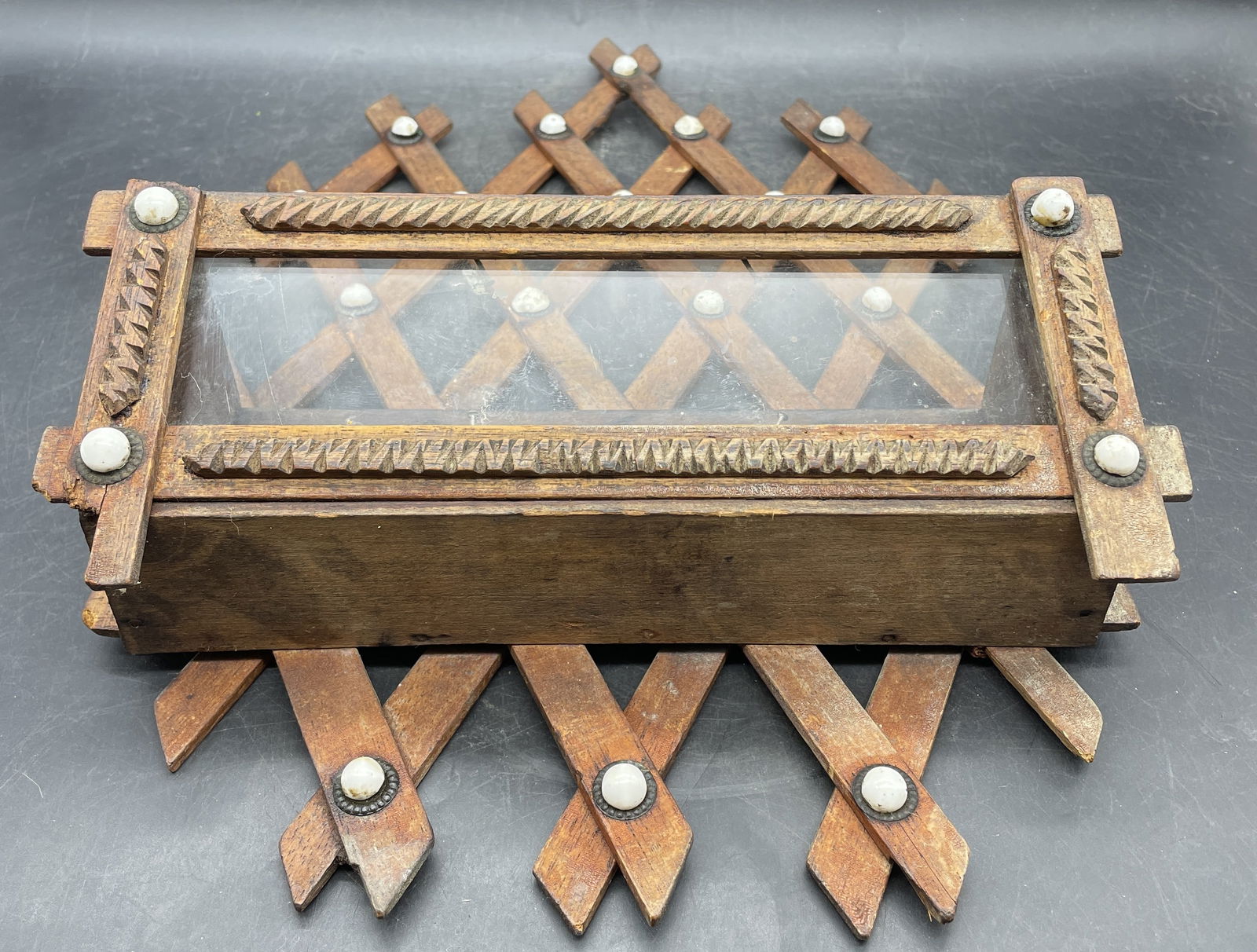 Vintage Wood Tramp Art Butler Wall Mount Rack Holder with Glass Front - 2