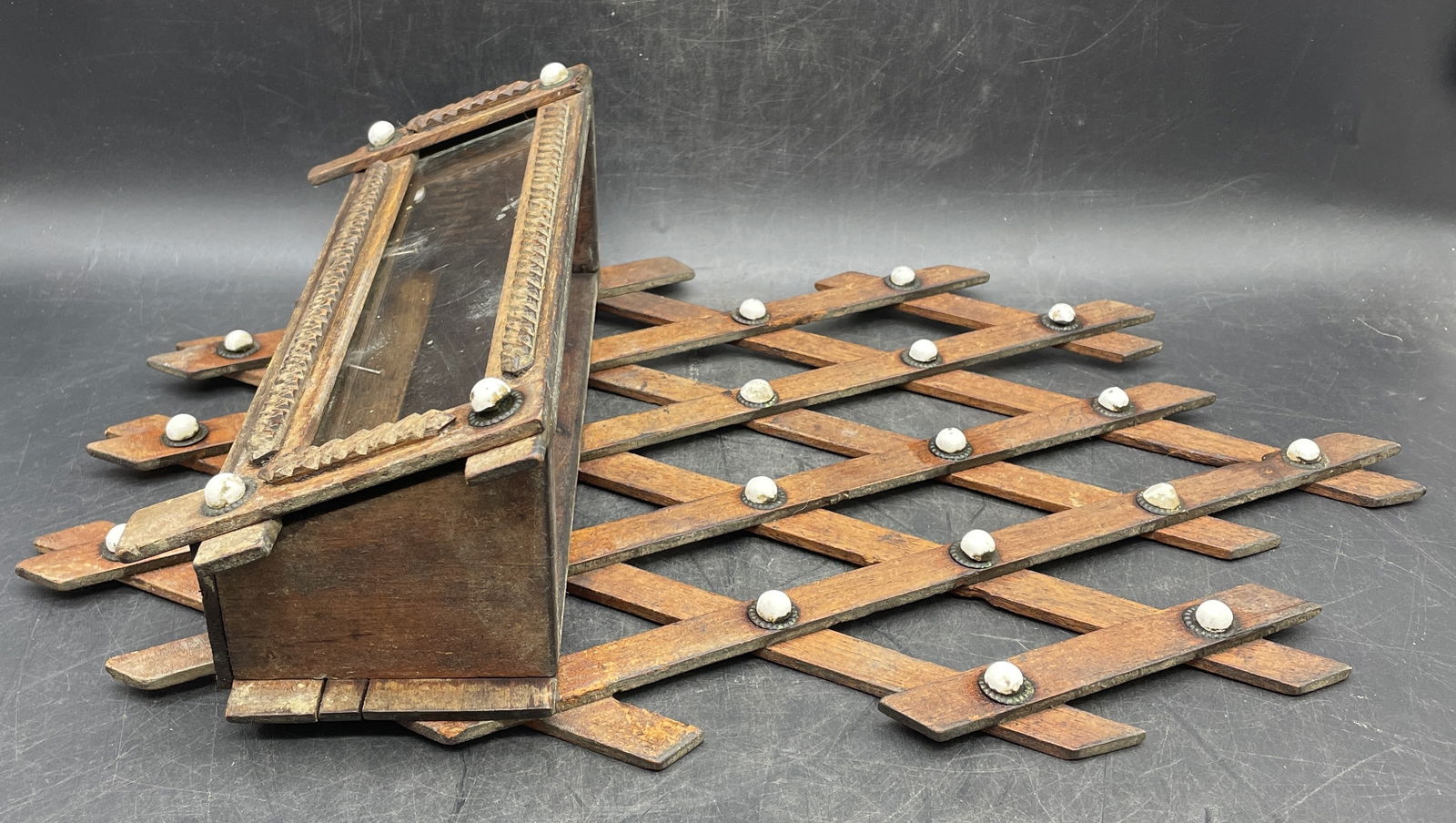 Vintage Wood Tramp Art Butler Wall Mount Rack Holder with Glass Front - 3