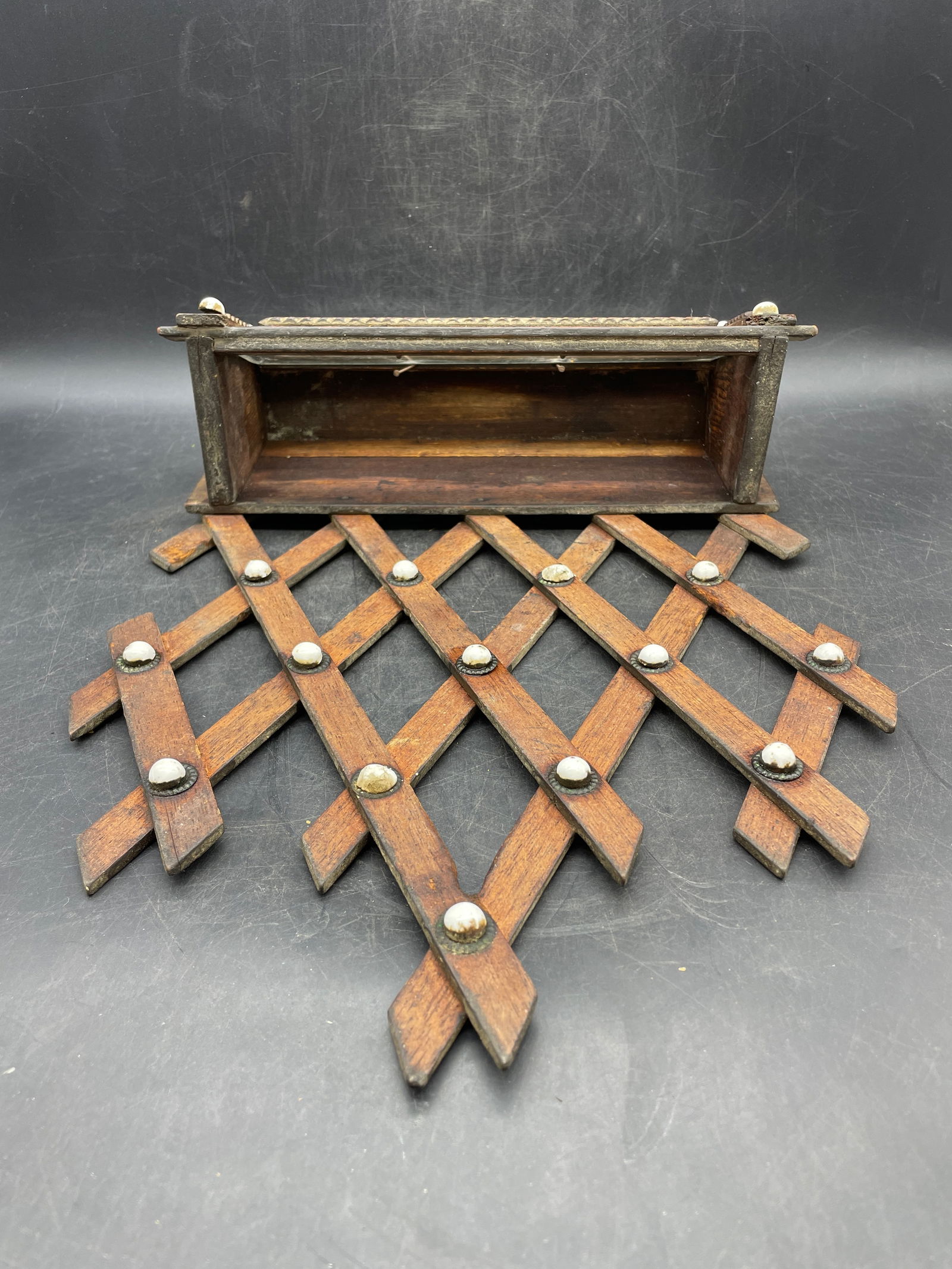 Vintage Wood Tramp Art Butler Wall Mount Rack Holder with Glass Front - 4