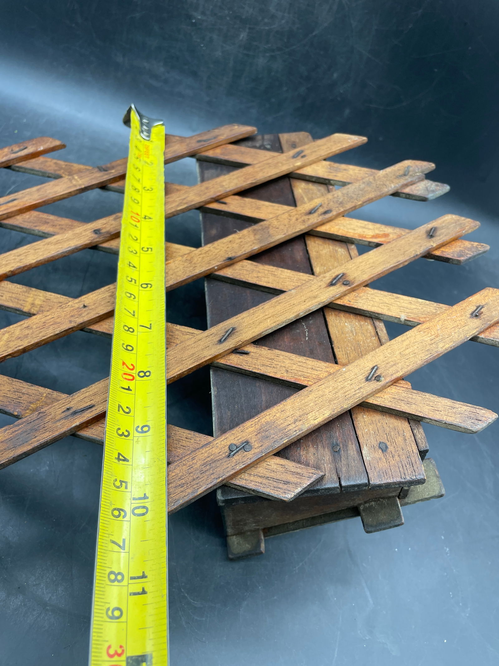 Vintage Wood Tramp Art Butler Wall Mount Rack Holder with Glass Front - 8