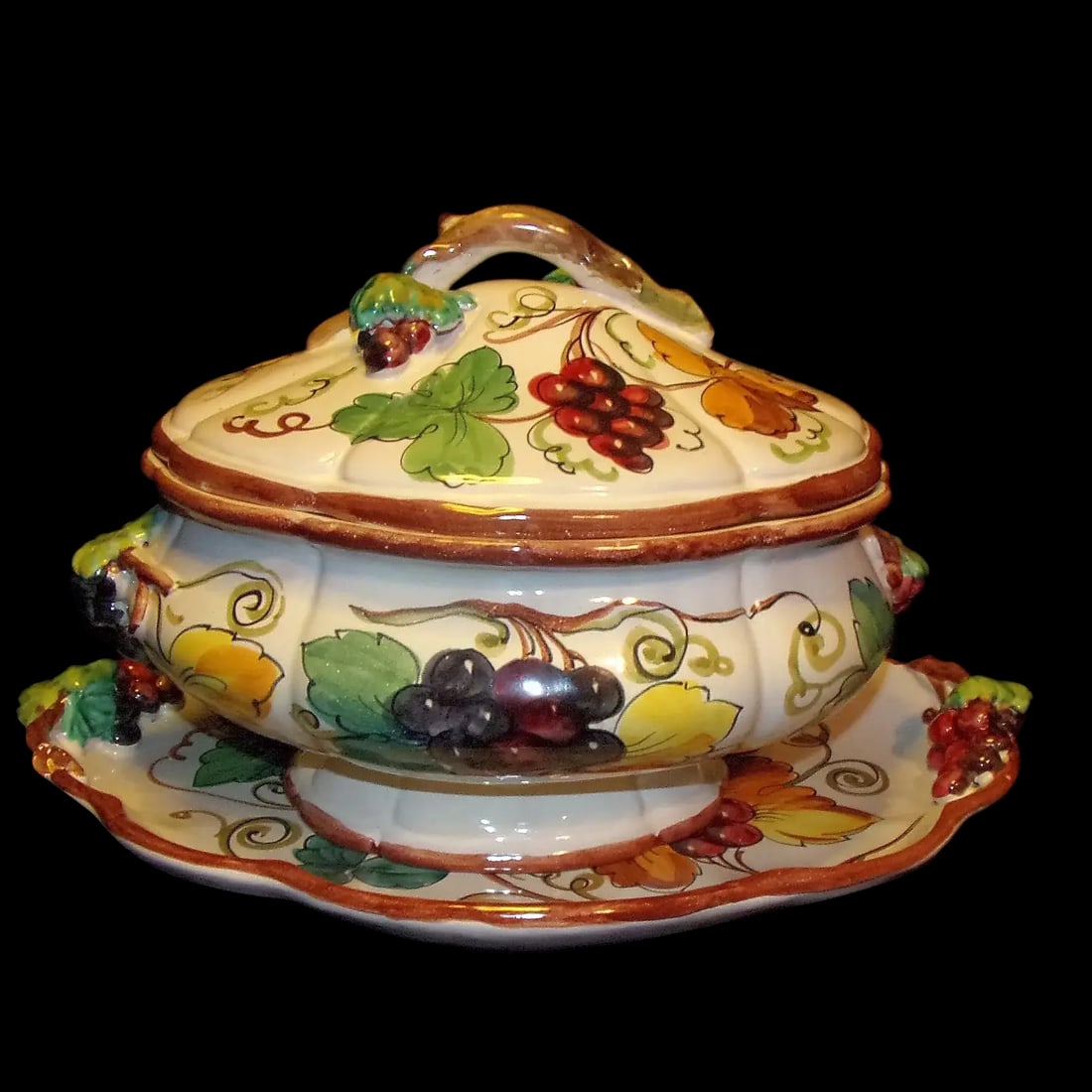 Vintage Large Italian Soup Tureen with Underplate and Grapevine Motif (1 of 11)