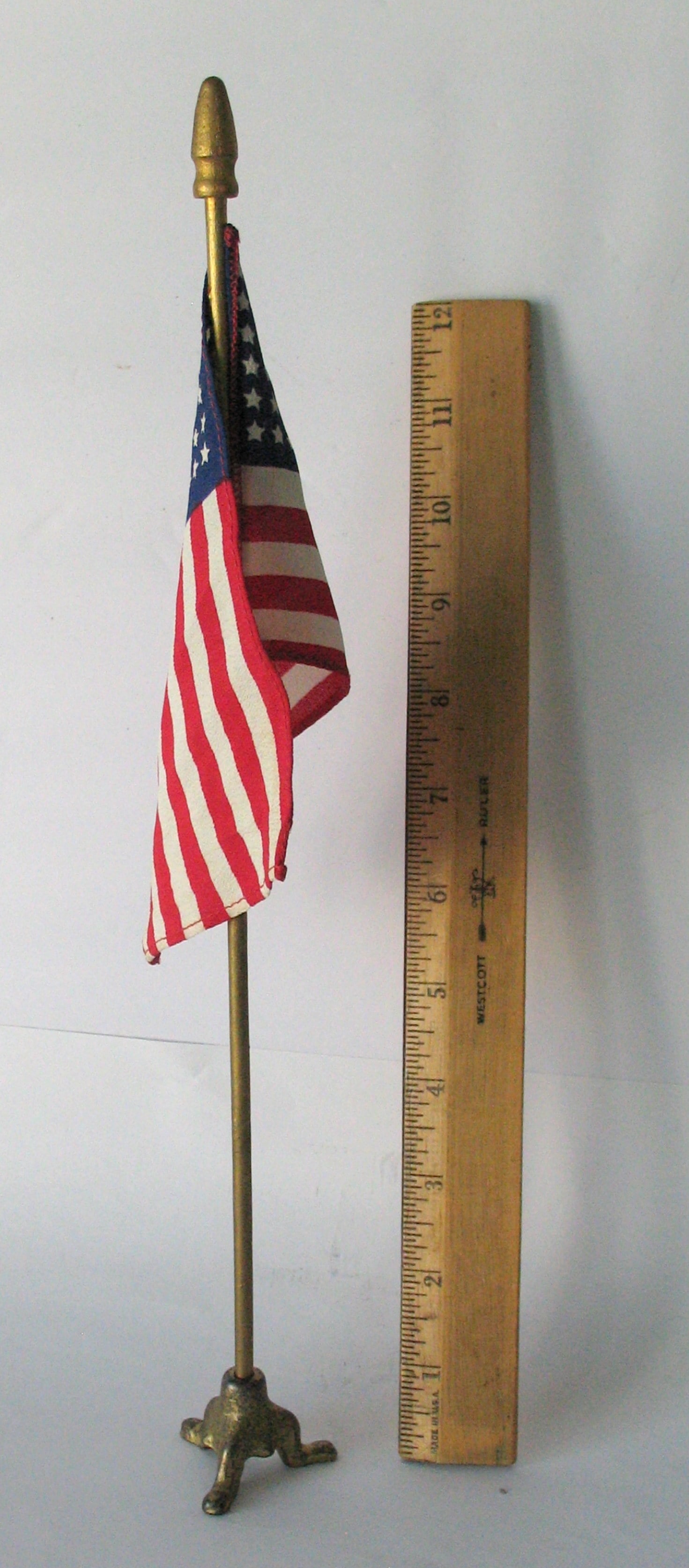 Vintage deck flag with cast iron base. - 4