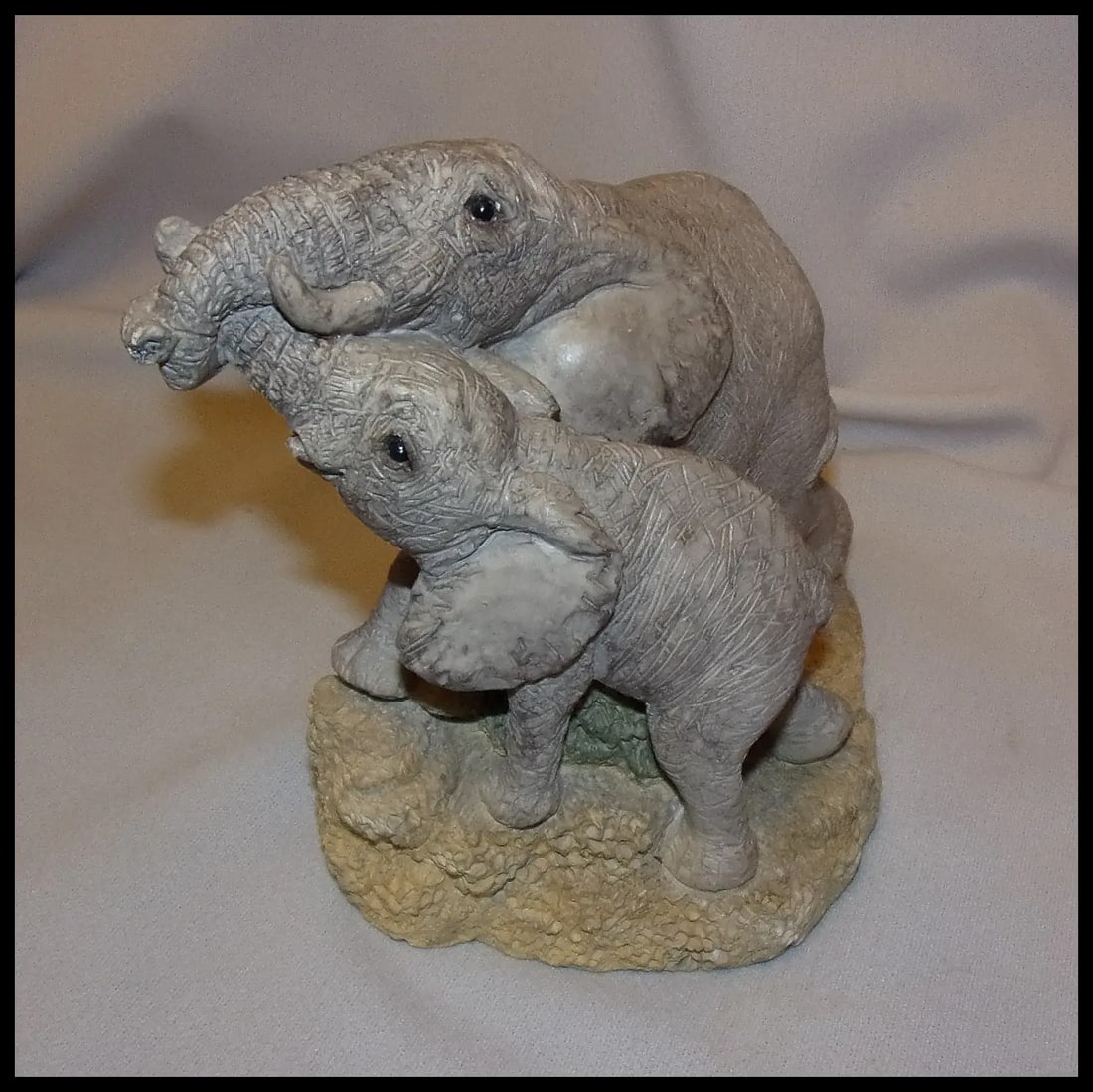 1987 United Design corp. Nobel OK. Large African Elephant Statue with Babies - 10