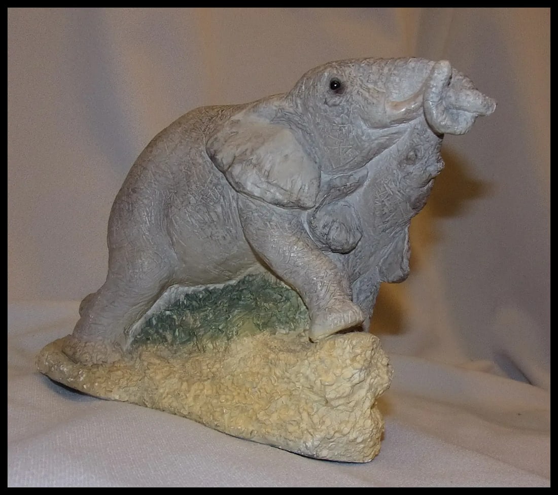 1987 United Design corp. Nobel OK. Large African Elephant Statue with Babies - 11