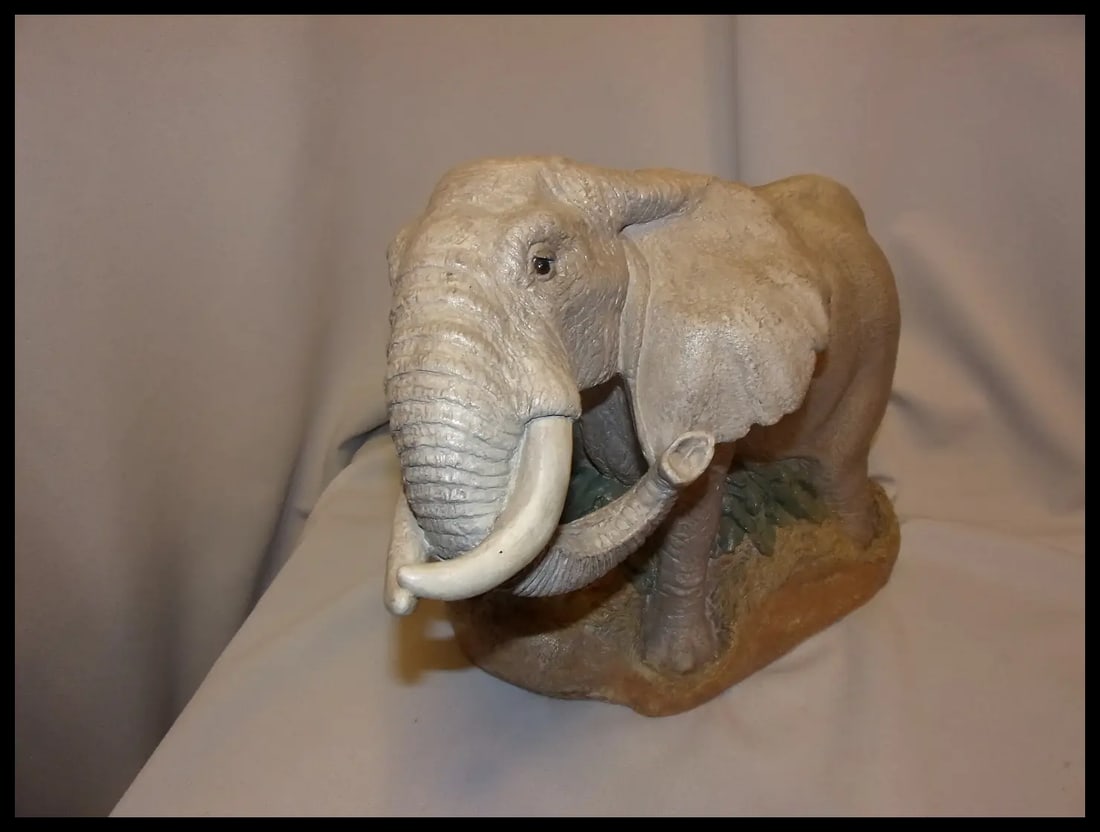 1987 United Design corp. Nobel OK. Large African Elephant Statue with Babies - 3