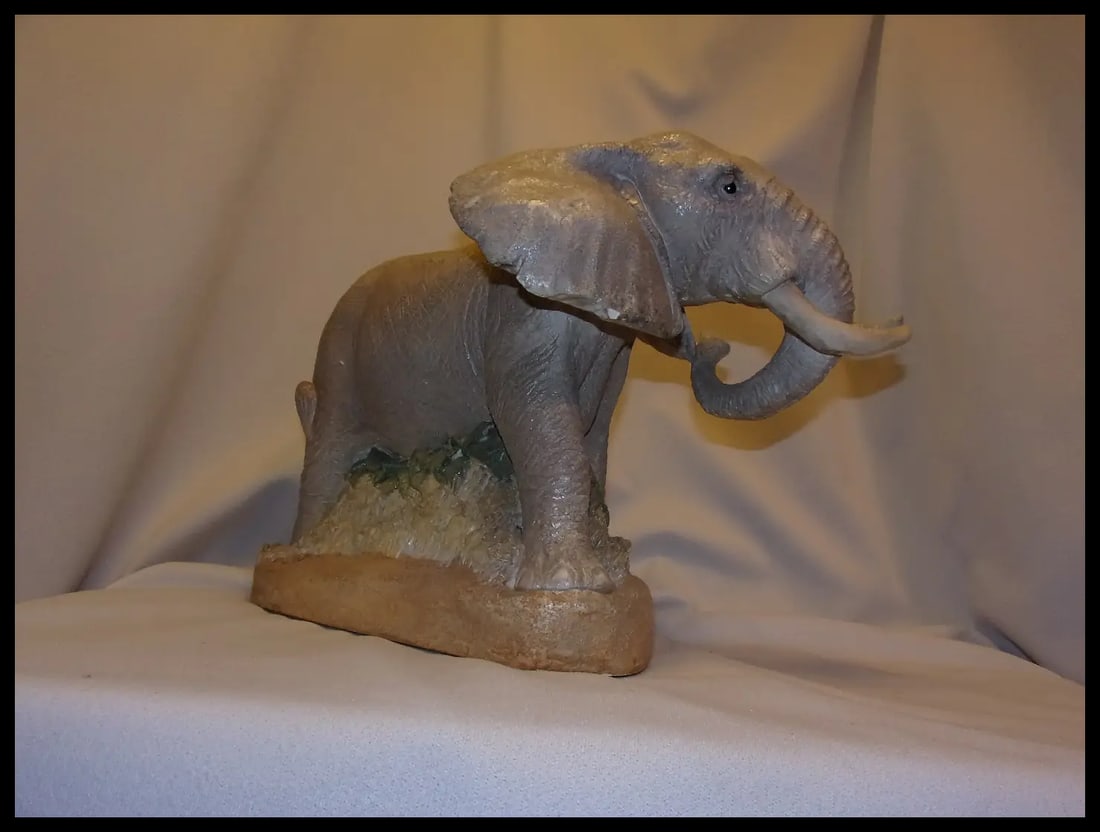 1987 United Design corp. Nobel OK. Large African Elephant Statue with Babies - 5
