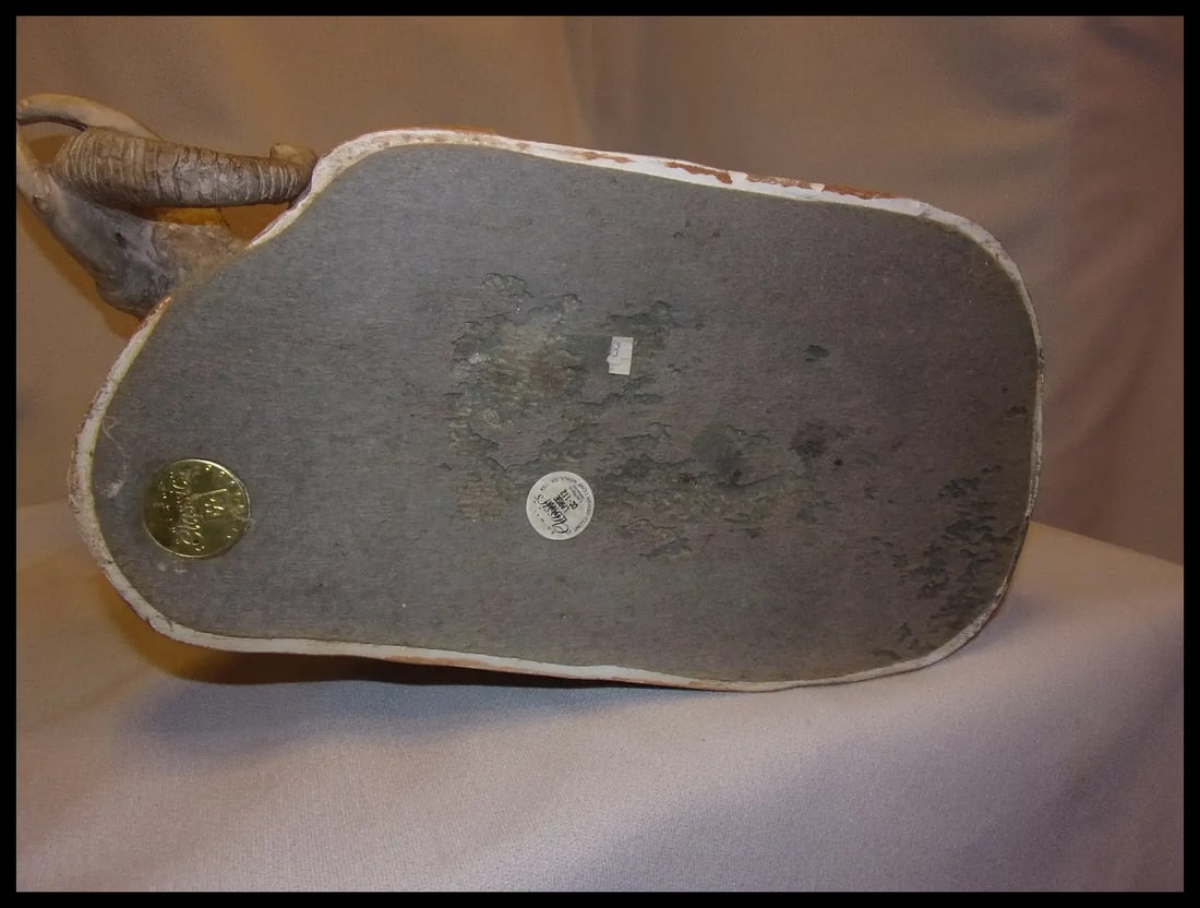 1987 United Design corp. Nobel OK. Large African Elephant Statue with Babies - 8