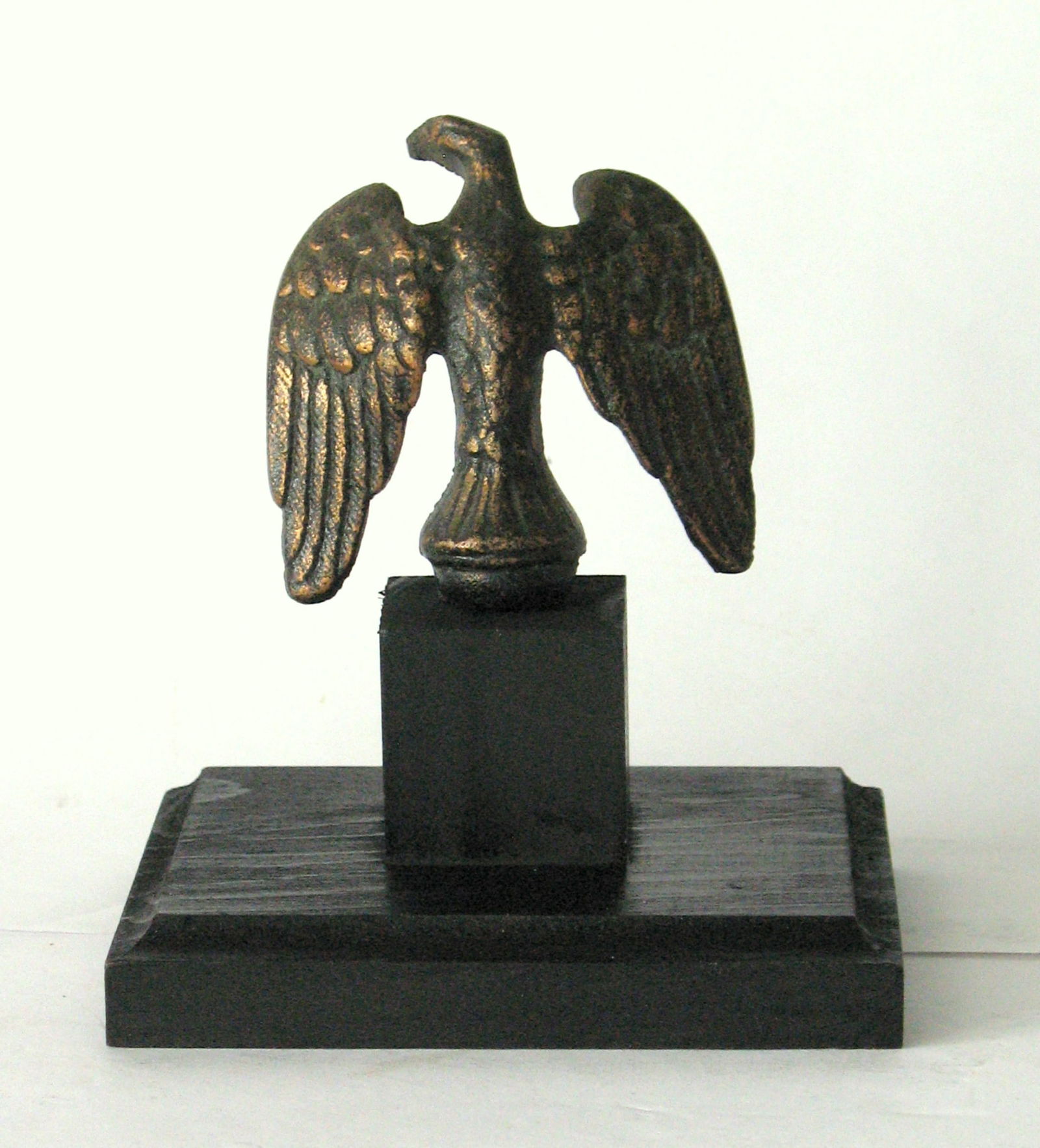 Antique cast brass eagle paper weight. - 3
