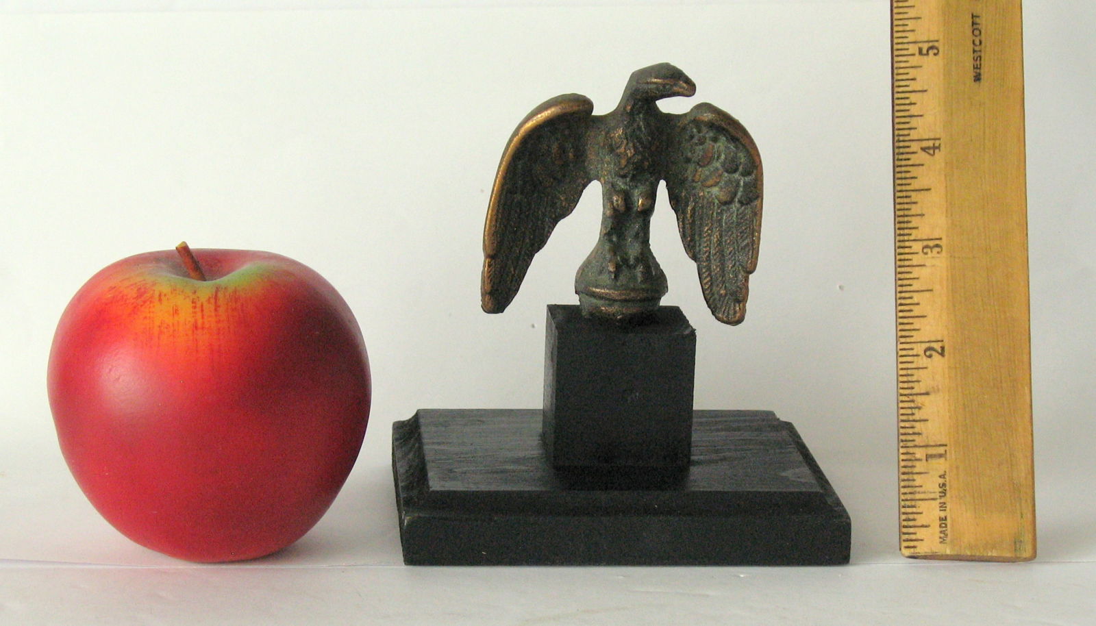 Antique cast brass eagle paper weight. - 4