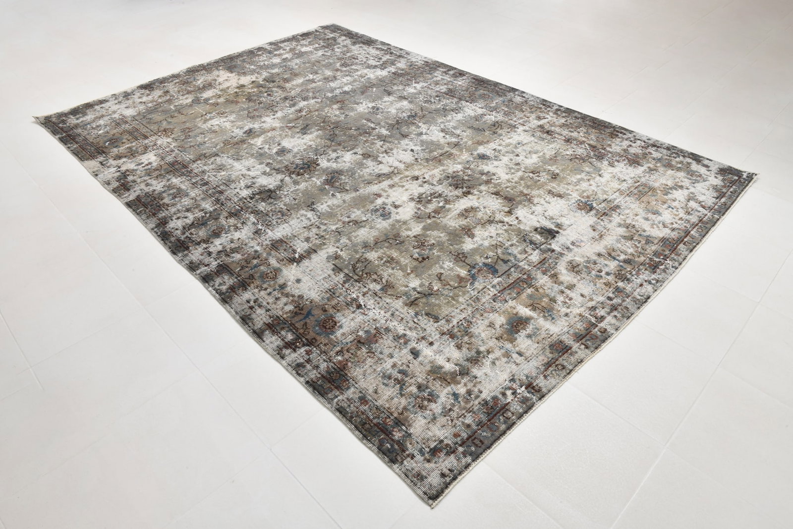 7'6'' x 10'11'' Handmade Vintage Wool Rug - 22256 - 20