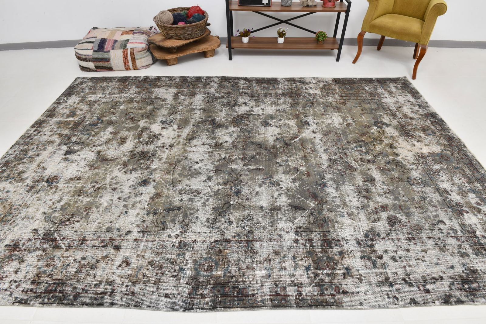 7'6'' x 10'11'' Handmade Vintage Wool Rug - 22256 - 3