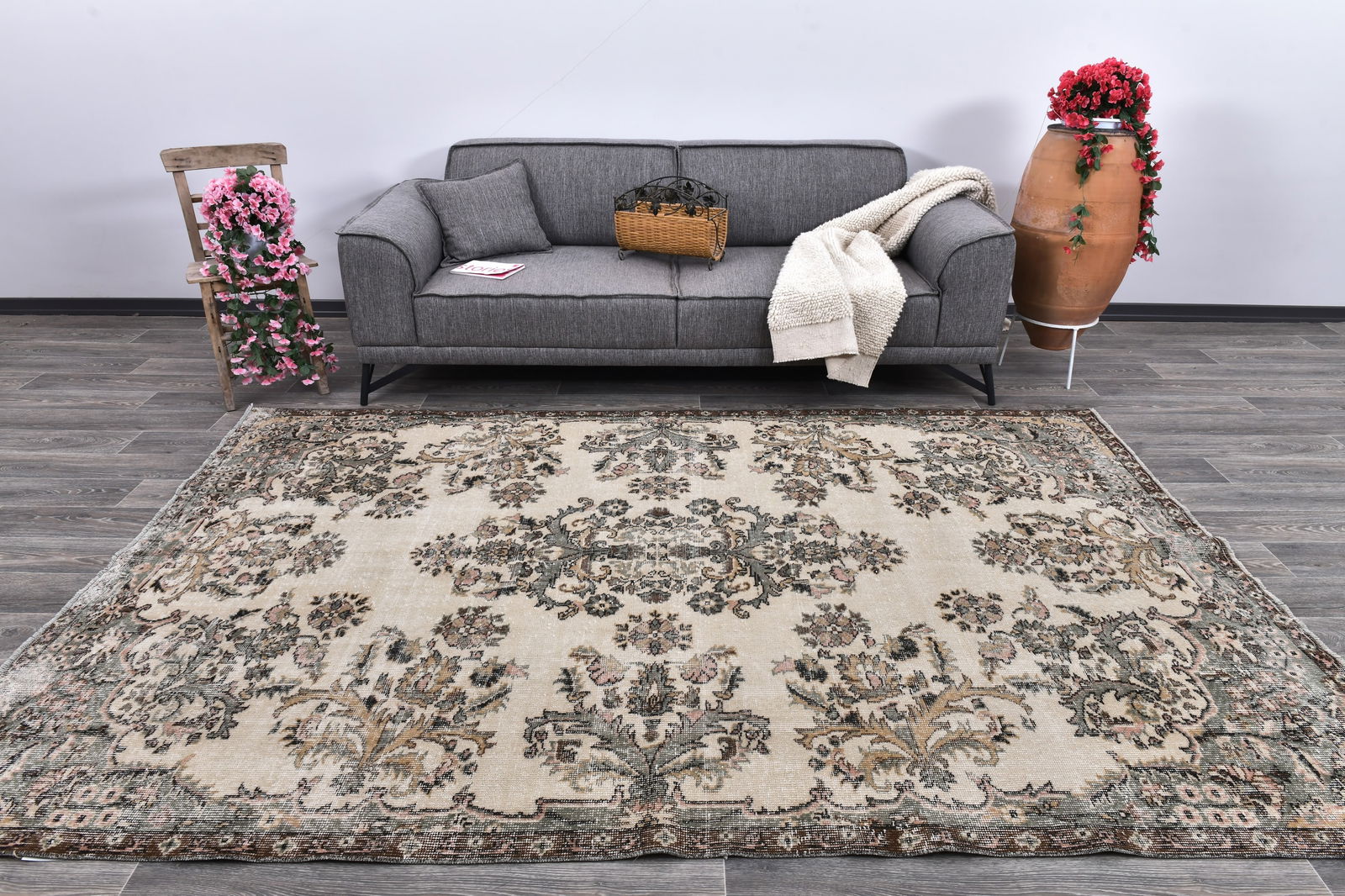 6'1'' x 9'6'' Handmade Vintage Wool Rug - 243991 (1 of 14)