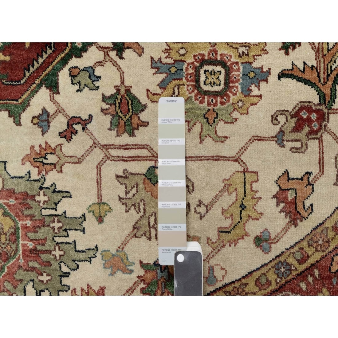 Seashell White Antiqued Fine Heriz Re-Creation Hand Knotted Wool Rug - 7