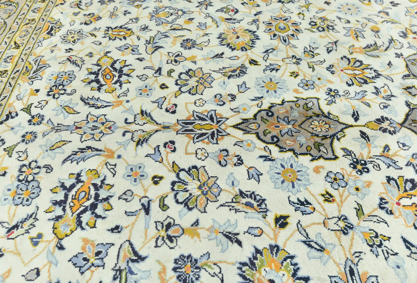 Vintage Cream Traditional Floral 8X11 Kashan Persian Rug - 5