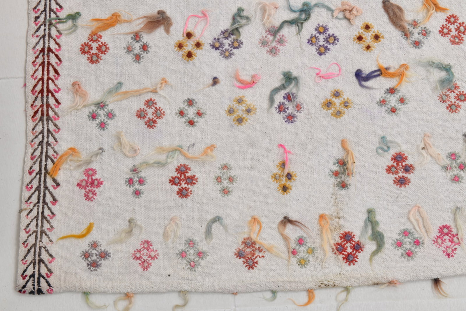 5'3'' x 8'3'' Handmade Vintage Wool Rug - 2237 - 12