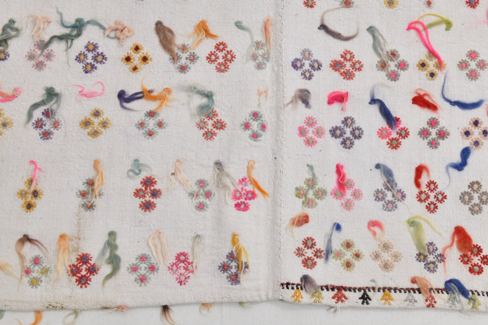 5'3'' x 8'3'' Handmade Vintage Wool Rug - 2237 - 13