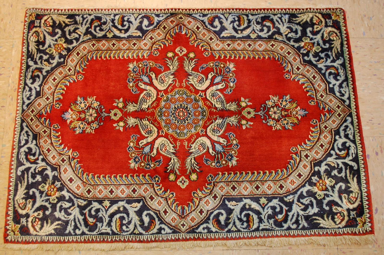 Persian KASHAN RUG 2'3"x 3'3": Title:Persian KASHAN RUG 2'3"x 3'3" Description:OLD,ANTIQUE KORK WOOL_HIGH KPSI Persian KASHAN ORIENTAL RUG ..BIRDS DESIGN........with an exact size of 2' 3"x 3' 3" Colors include Gold,Salmon,Olive,Iv