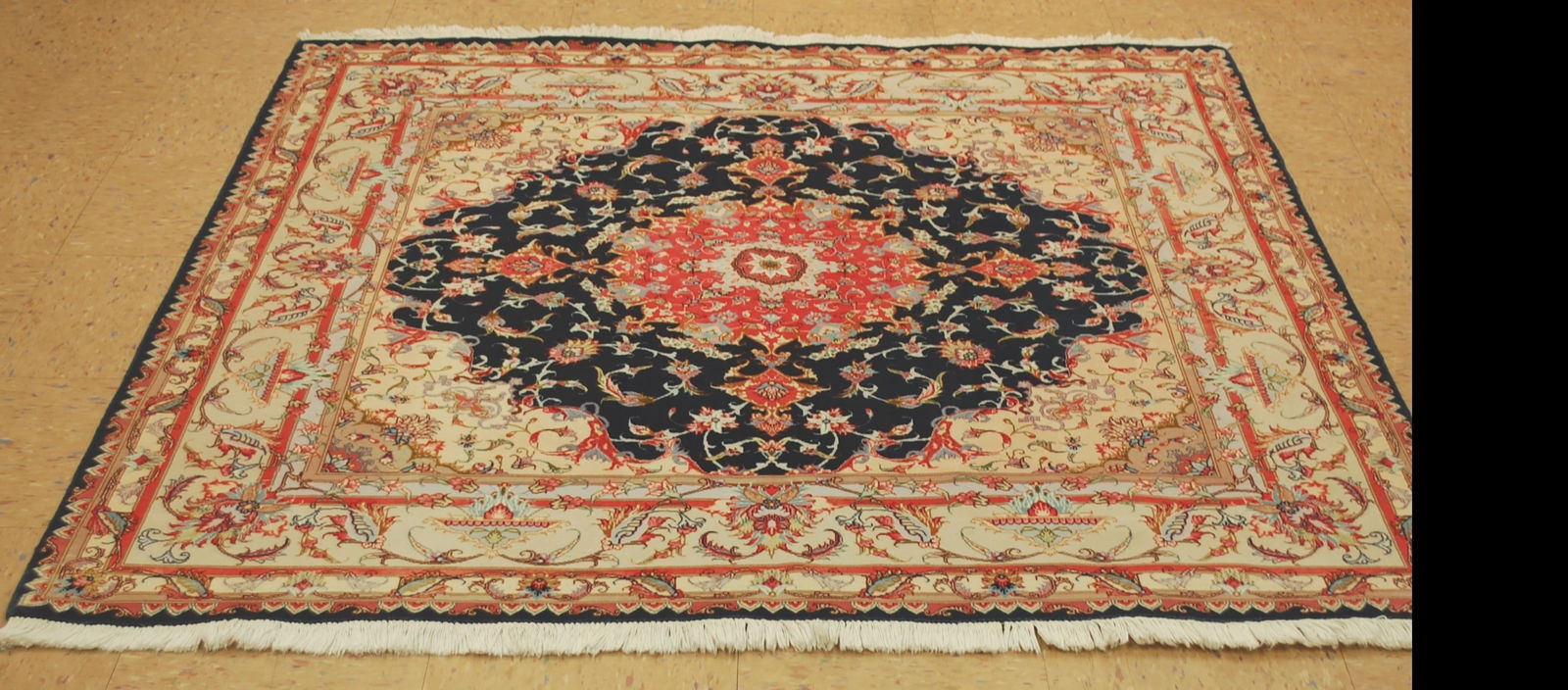PERSIAN TABRIZ RUG 5' X 5': Title: PERSIAN TABRIZ RUG 5' X 5' Description:VERY FINE PERFECT RARE SILK AND KORK WOOL FINE PERSIAN-TABRZ RARE SQUARE SIAZE RUG 5' X 5' ..HIGH KPSI.......Wonderful design pattern over DARK BLUE Backg