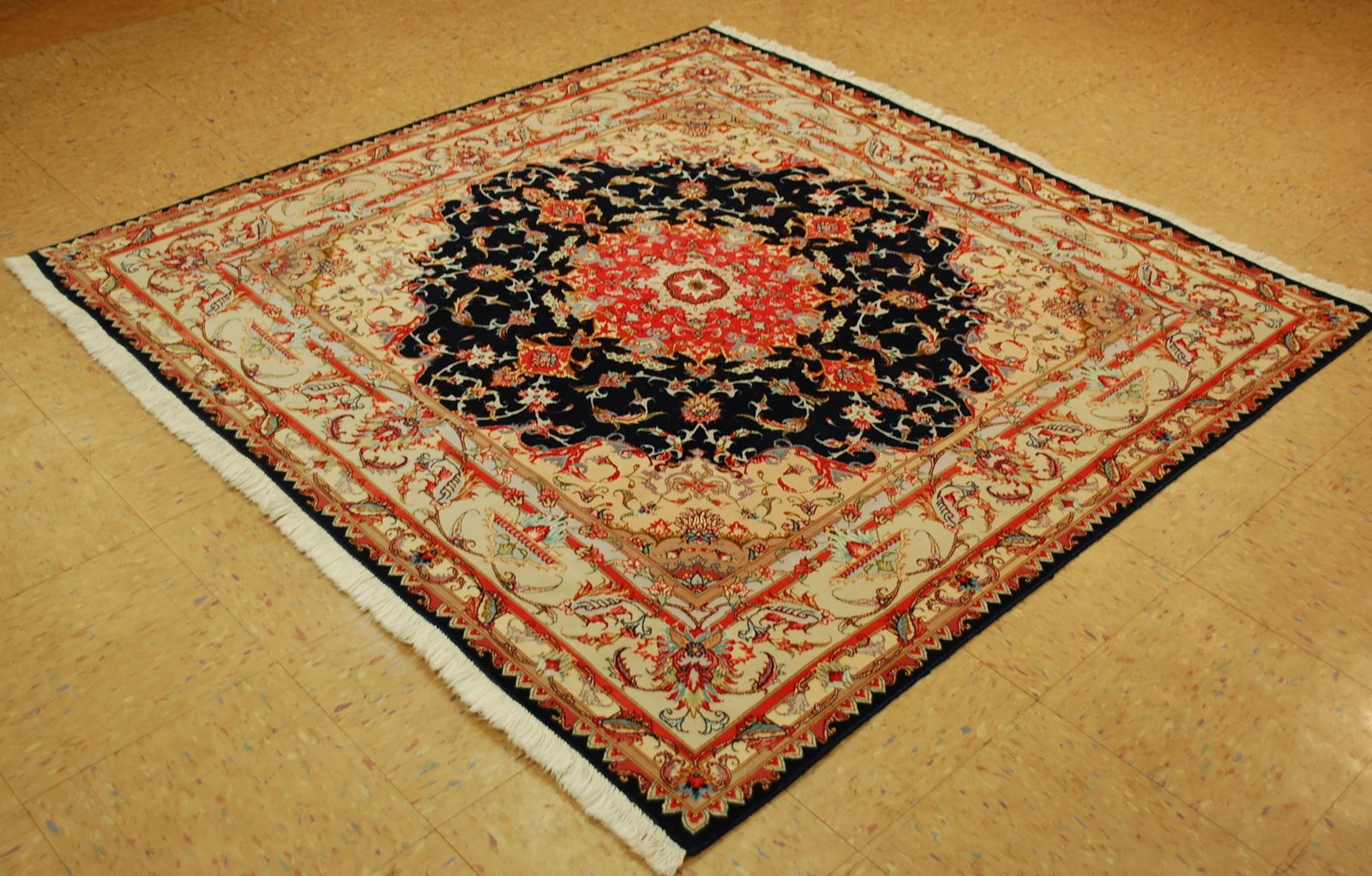 PERSIAN TABRIZ RUG 5' X 5' - 2