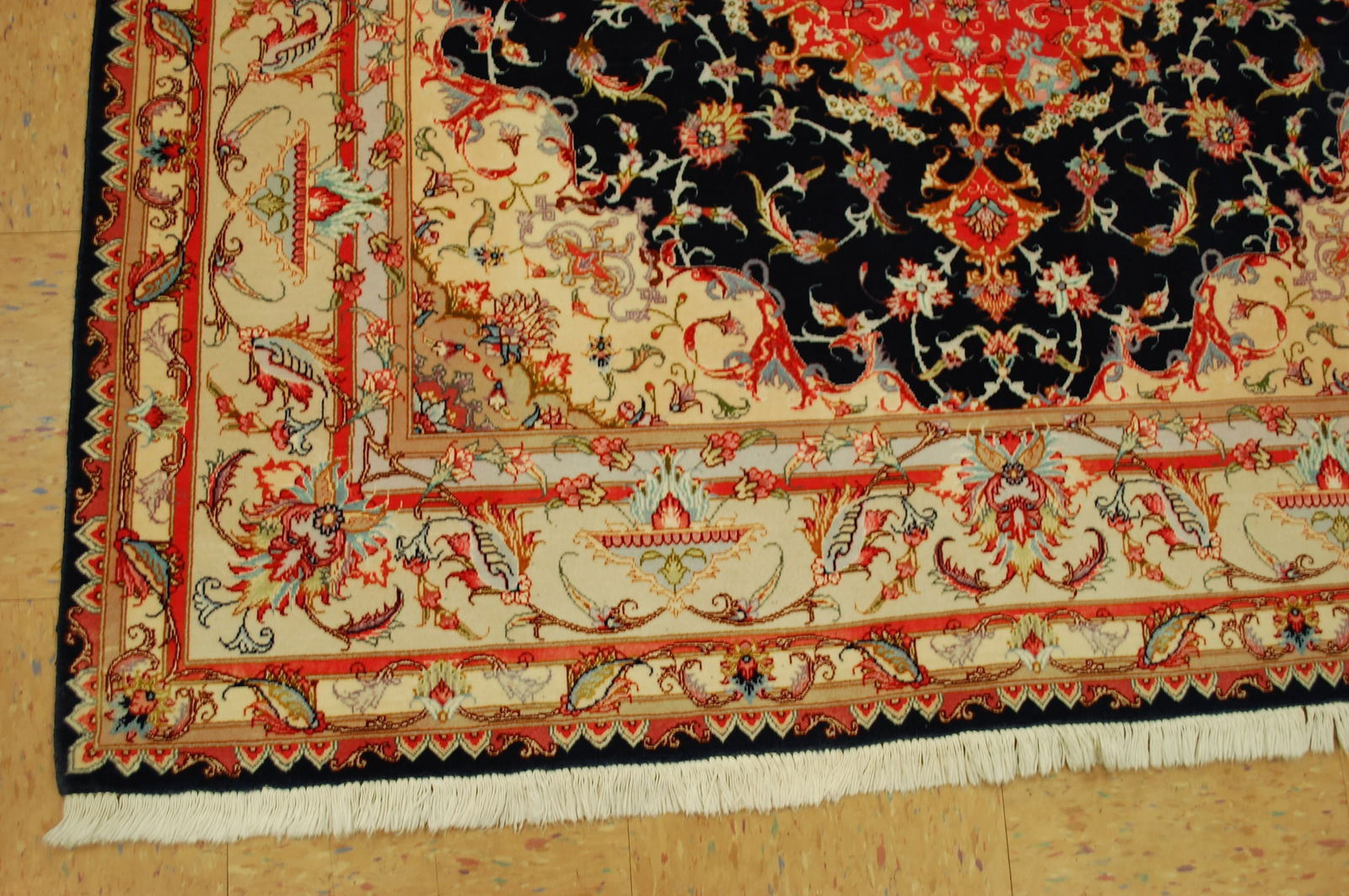 PERSIAN TABRIZ RUG 5' X 5' - 3