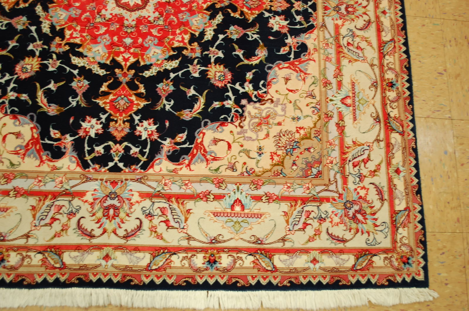 PERSIAN TABRIZ RUG 5' X 5' - 4