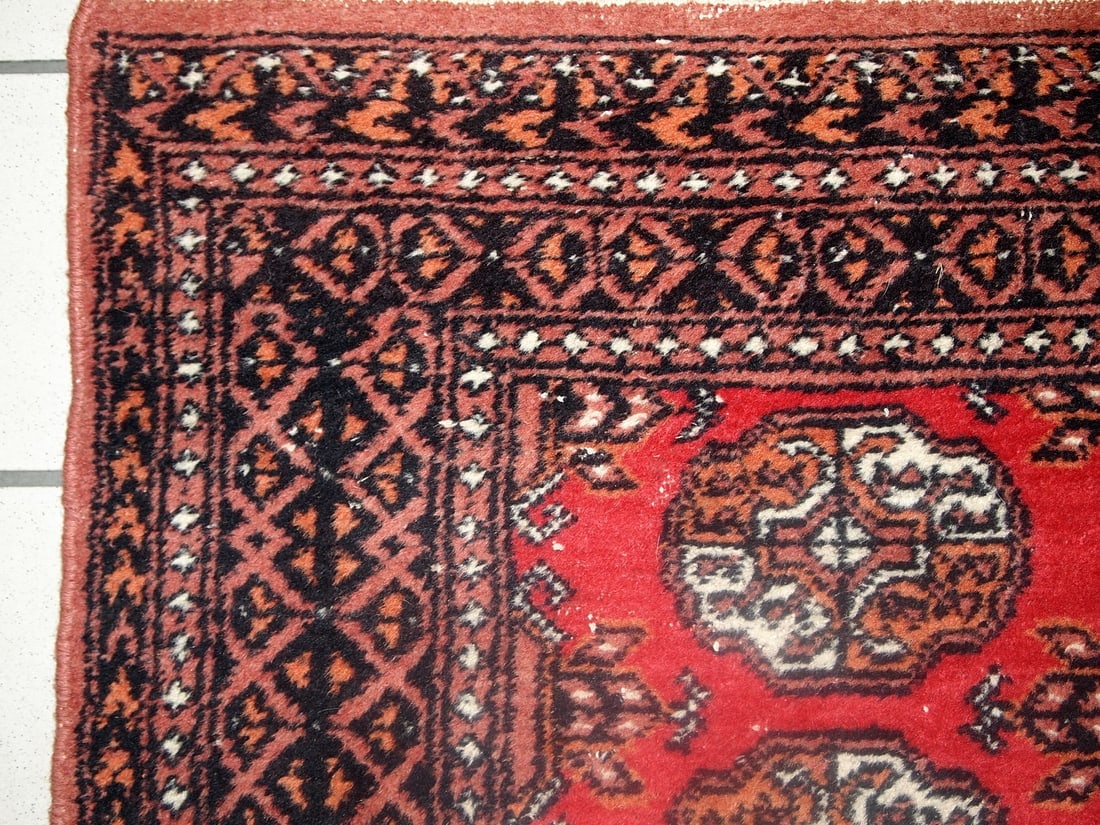 Handmade vintage Pakistani Lahore distressed rug 2.4' x 3.9' (75cm x 119cm) 1960s - 5