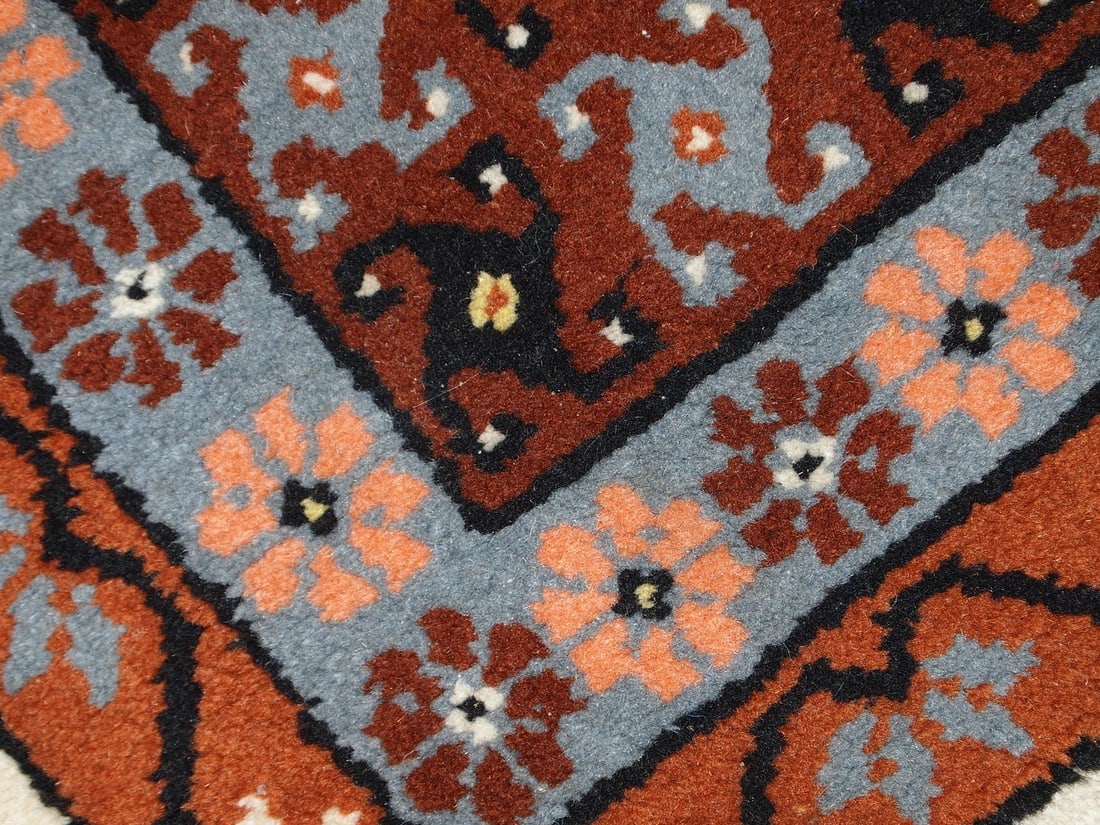 Handmade vintage Moroccan Berber rug 2.6' x 5.6' (81cm x 170cm) 1970s - 10
