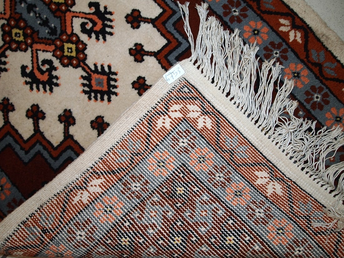 Handmade vintage Moroccan Berber rug 2.6' x 5.6' (81cm x 170cm) 1970s - 11