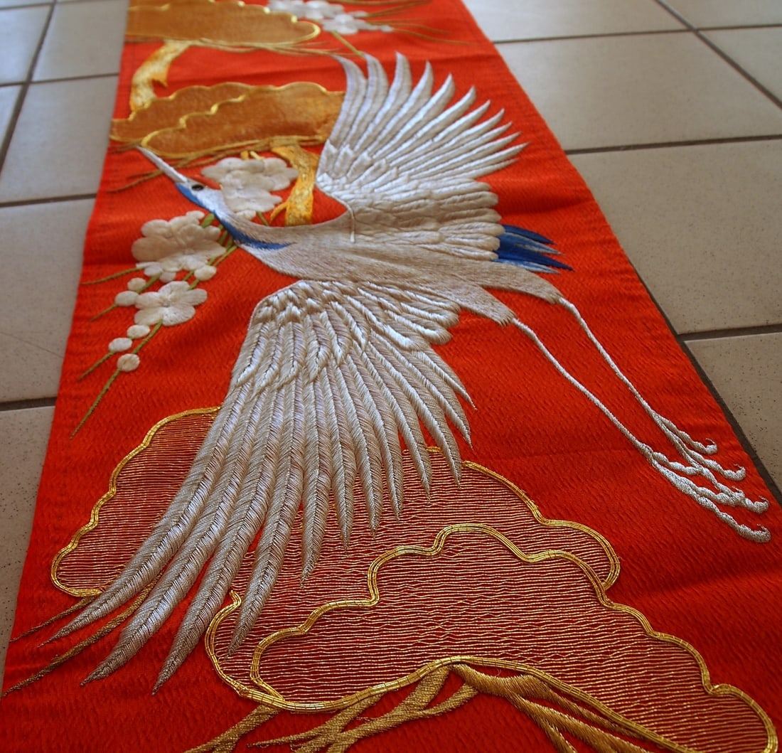 Handmade vintage Japanese silk wall embroidery 1' x 6.9' (32cm x 213cm) 1980s - 6