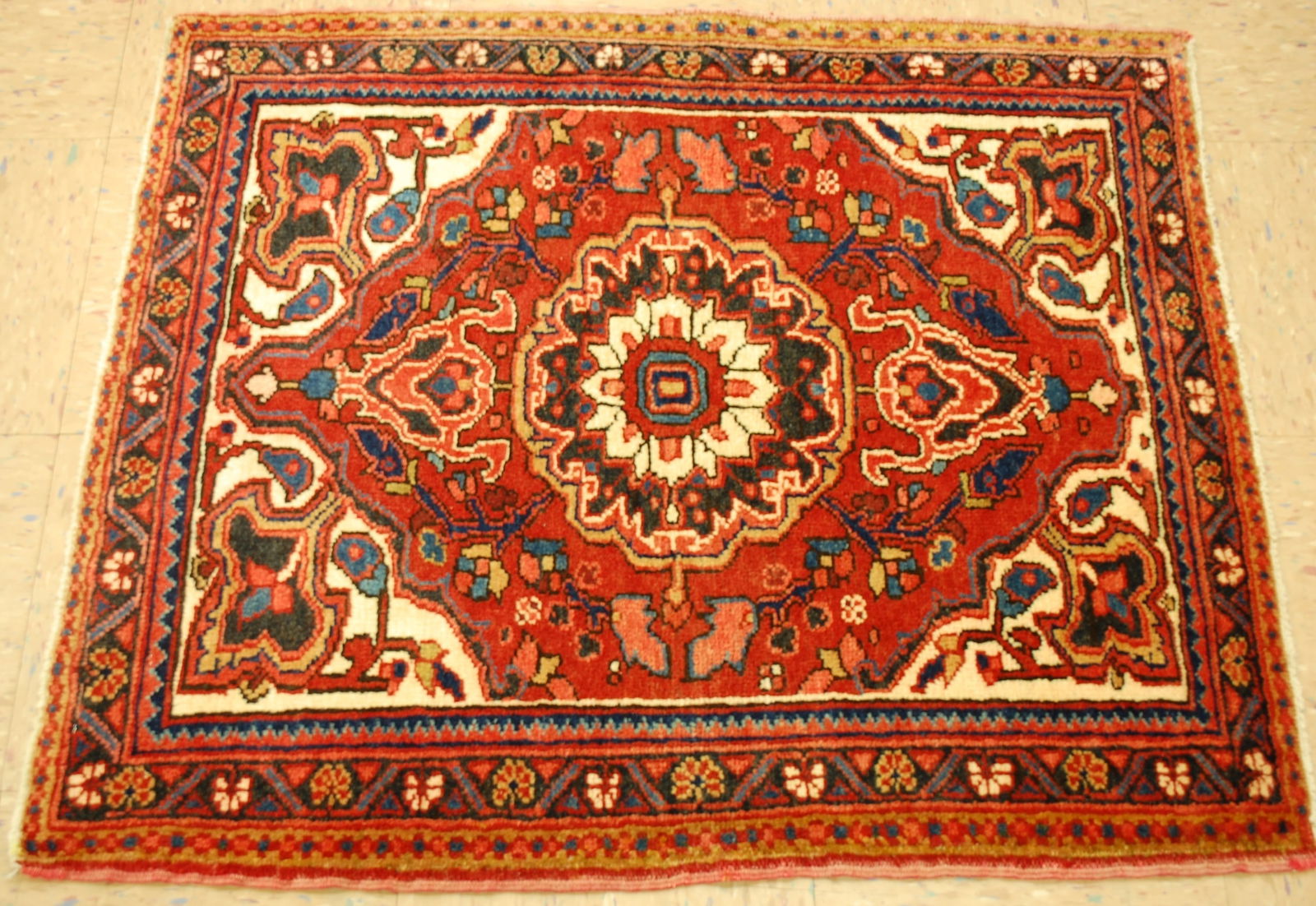 Persian HERIZ RUG 2'9" X 3'2" - 8