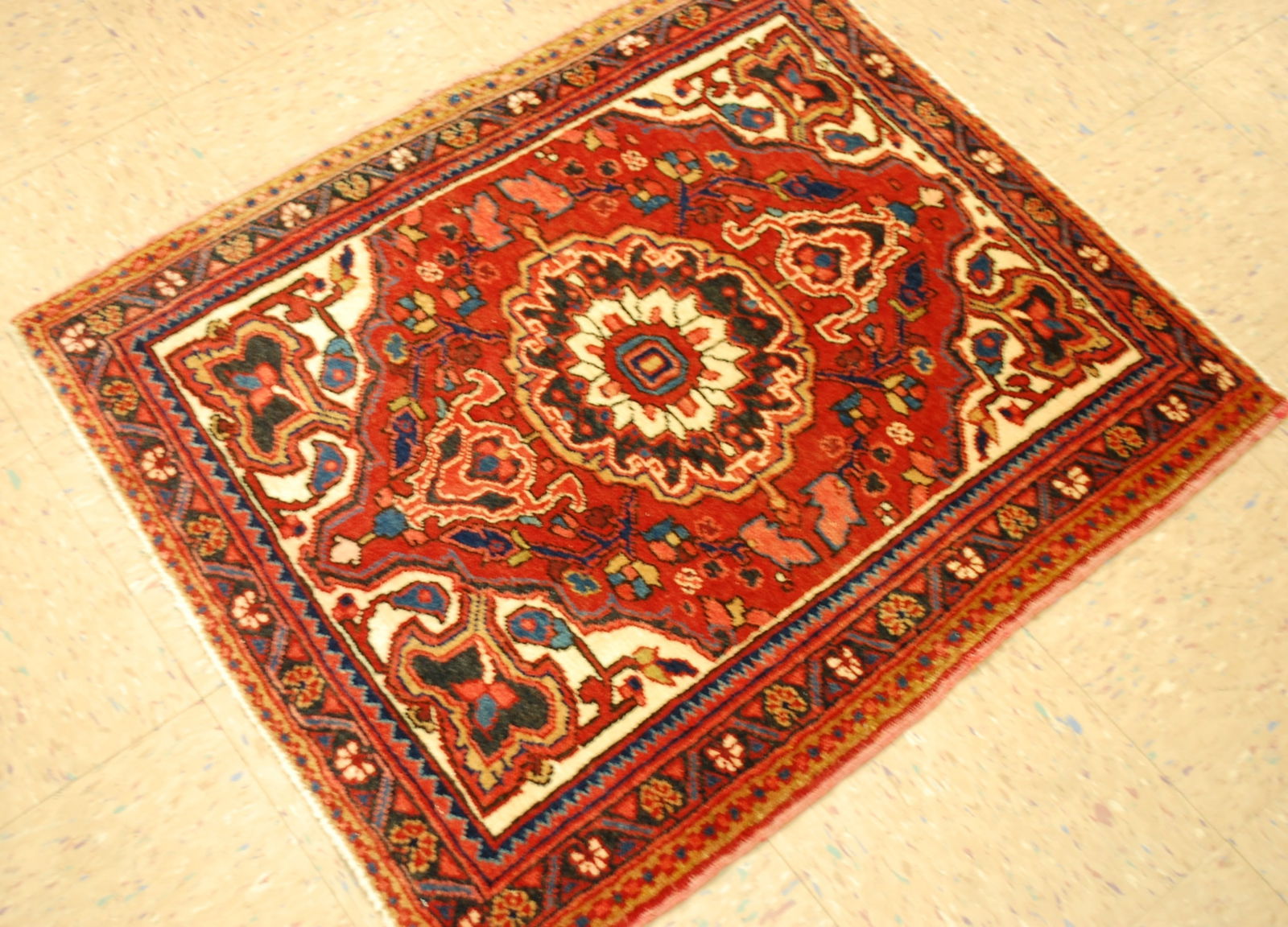 Persian HERIZ RUG 2'9" X 3'2" - 9