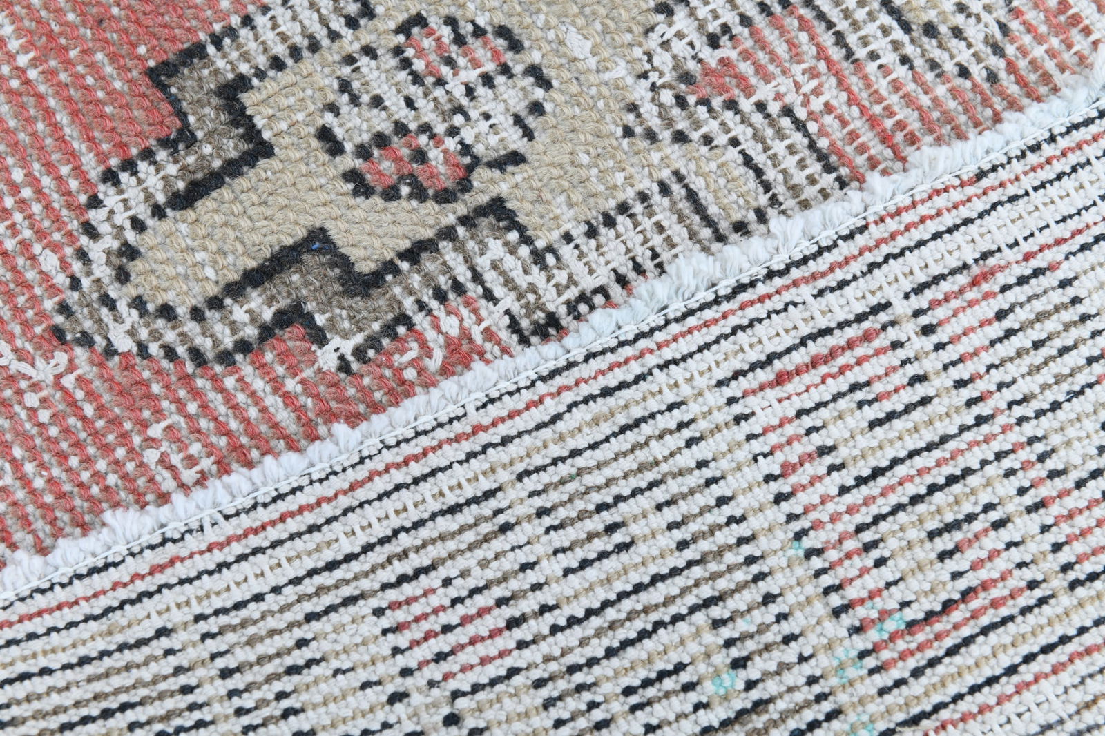 4'2'' x 8'9'' Turkish Rug - 1332 - 16