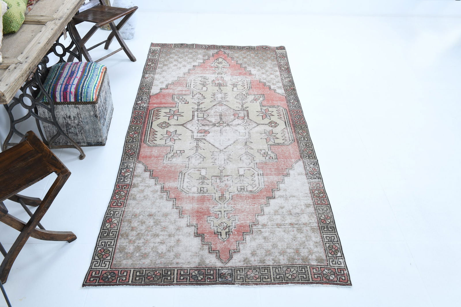 4'2'' x 8'9'' Turkish Rug - 1332 - 5