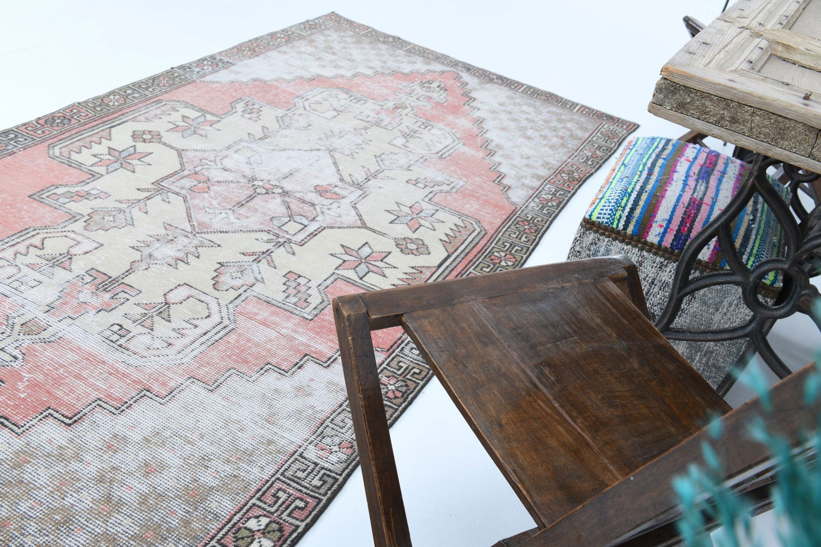 4'2'' x 8'9'' Turkish Rug - 1332 - 9