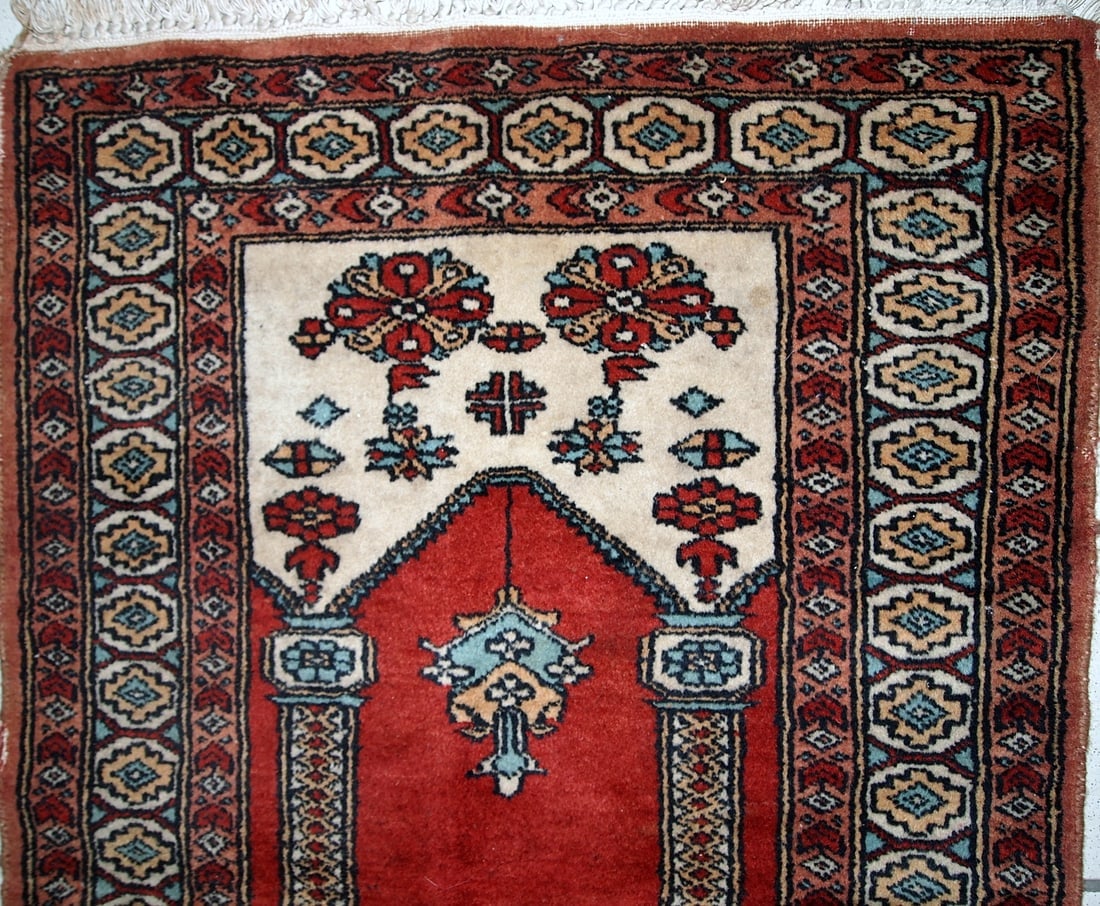 Handmade vintage prayer Turkish Konya rug 2' x 3' (62cm x 92cm) 1970s - 3