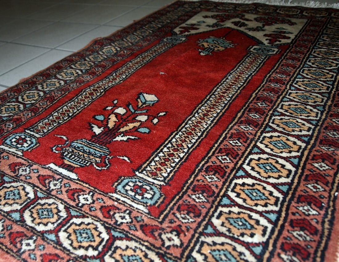 Handmade vintage prayer Turkish Konya rug 2' x 3' (62cm x 92cm) 1970s - 7
