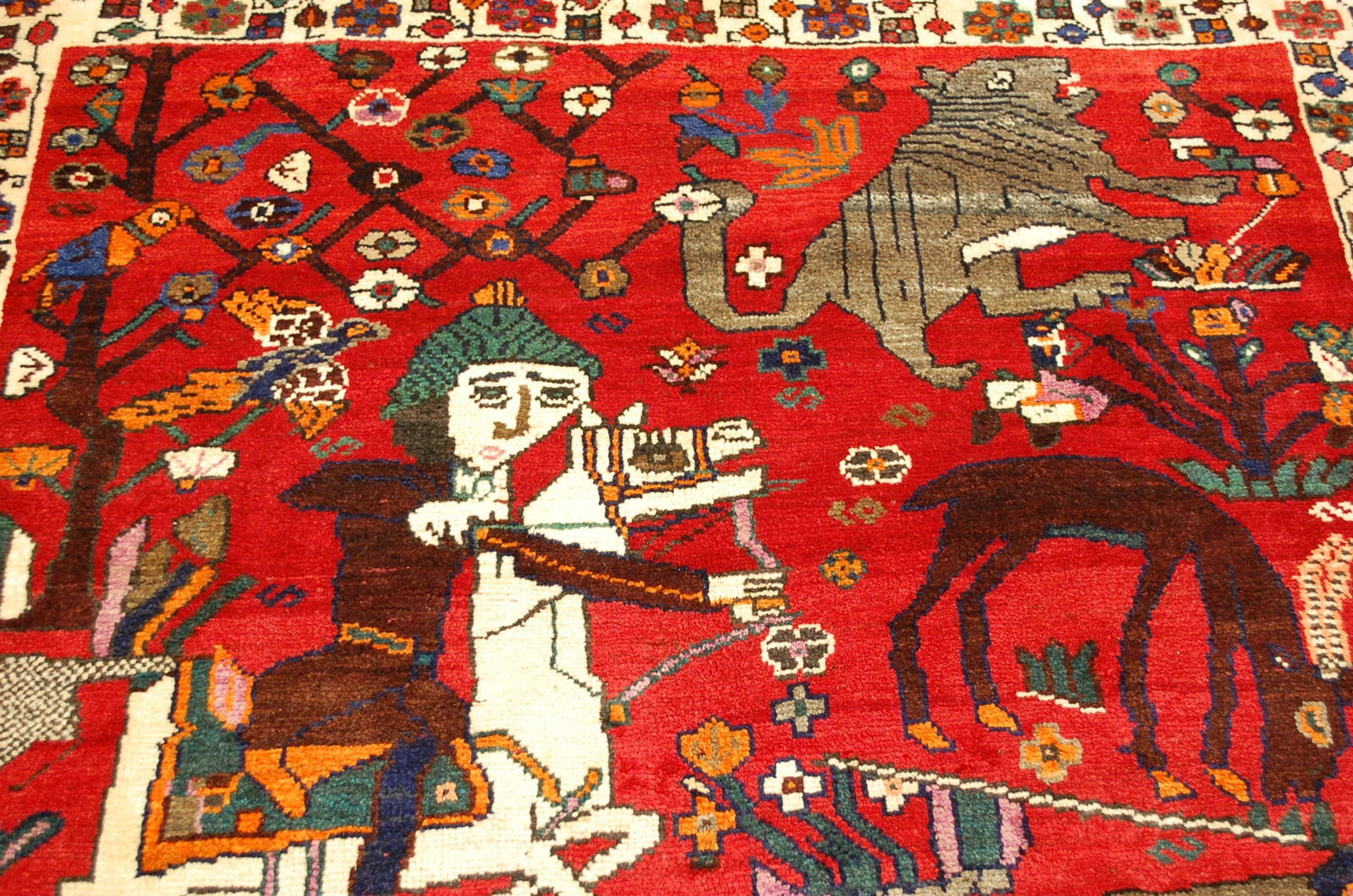 Persian SHIRAZ Qashkai Rug 5'3"x 8' - 10