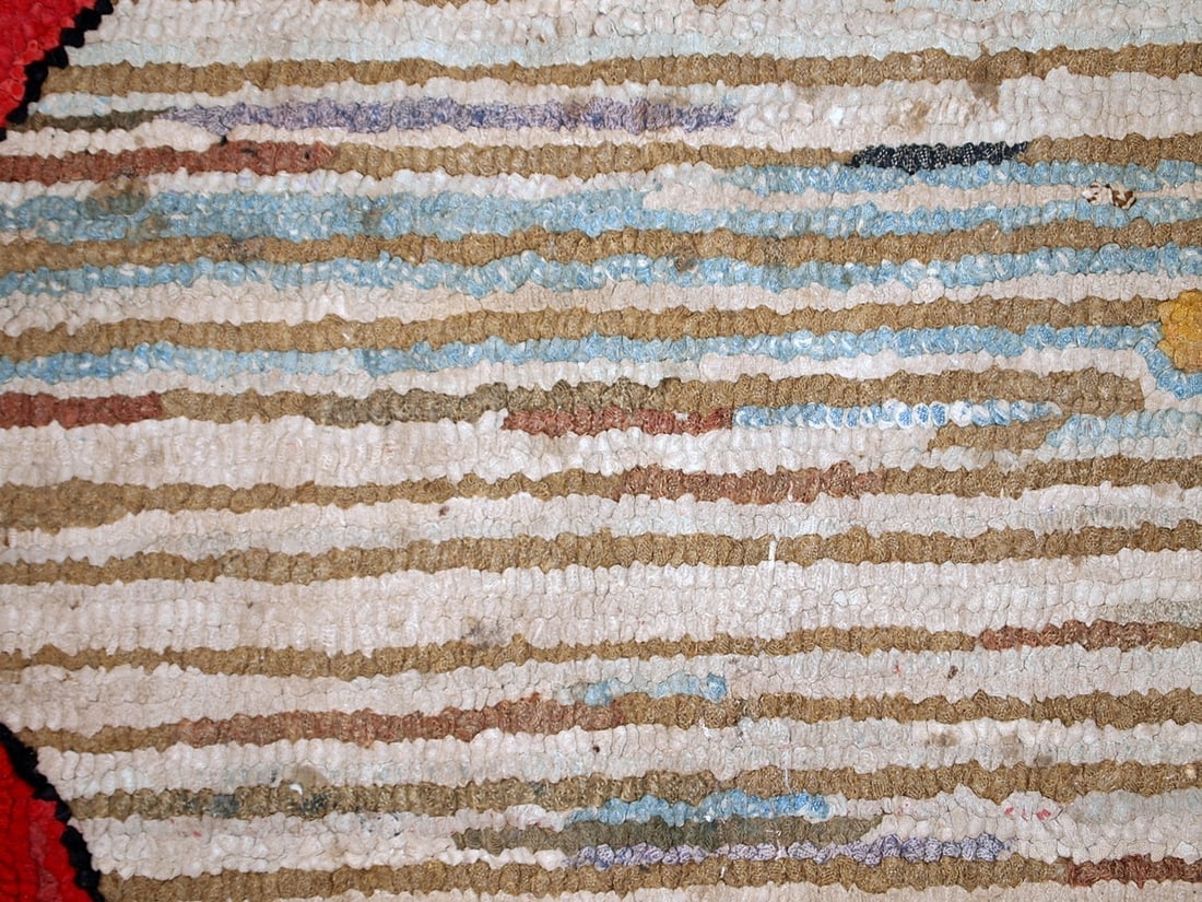 Handmade antique American Hooked rug 2.7' x 4.4' (84cm x 135cm) 1920s - 6