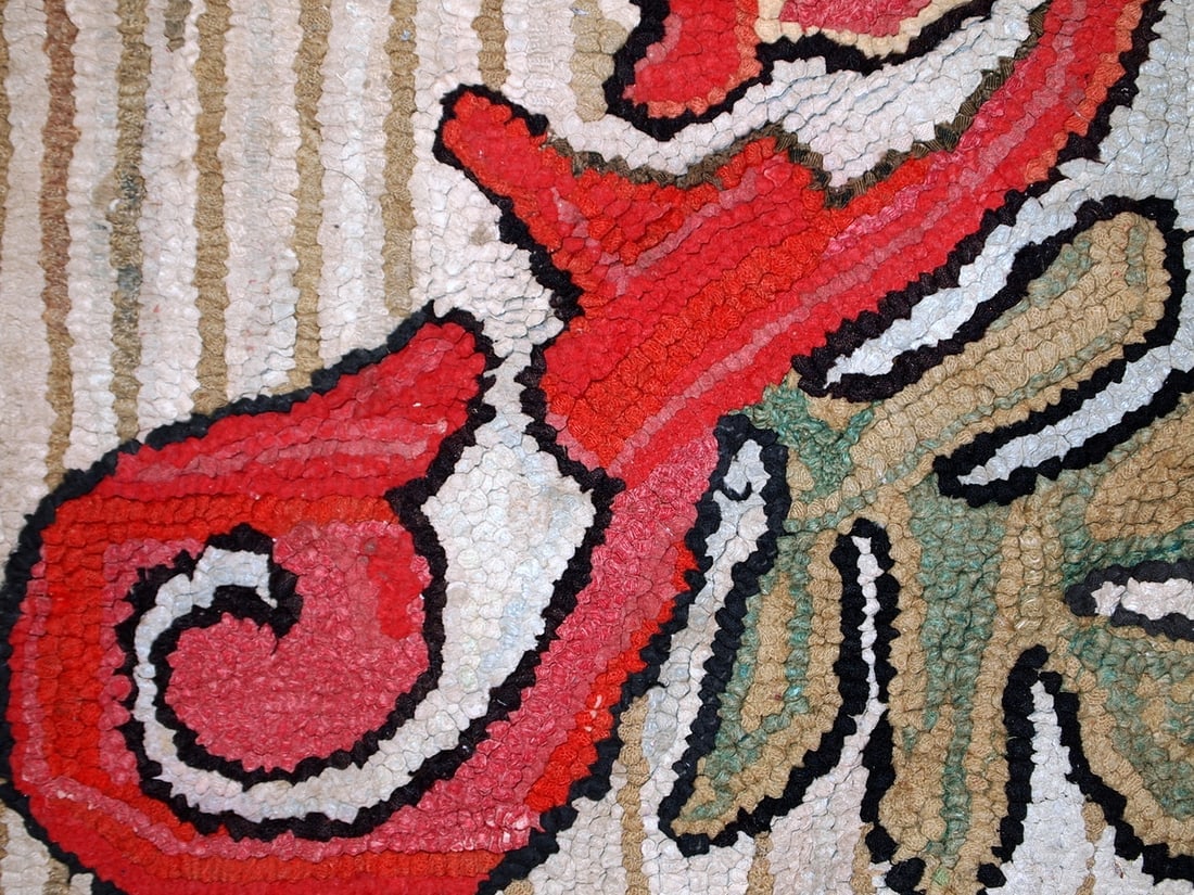 Handmade antique American Hooked rug 2.7' x 4.4' (84cm x 135cm) 1920s - 7